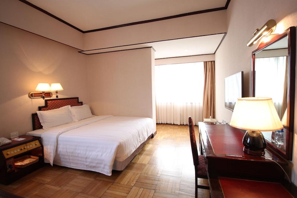 Hotel Guangzhou Hotel 3*