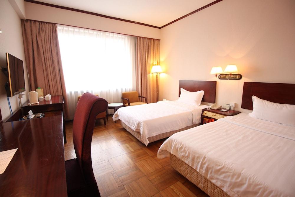 Guangzhou Hotel 3*