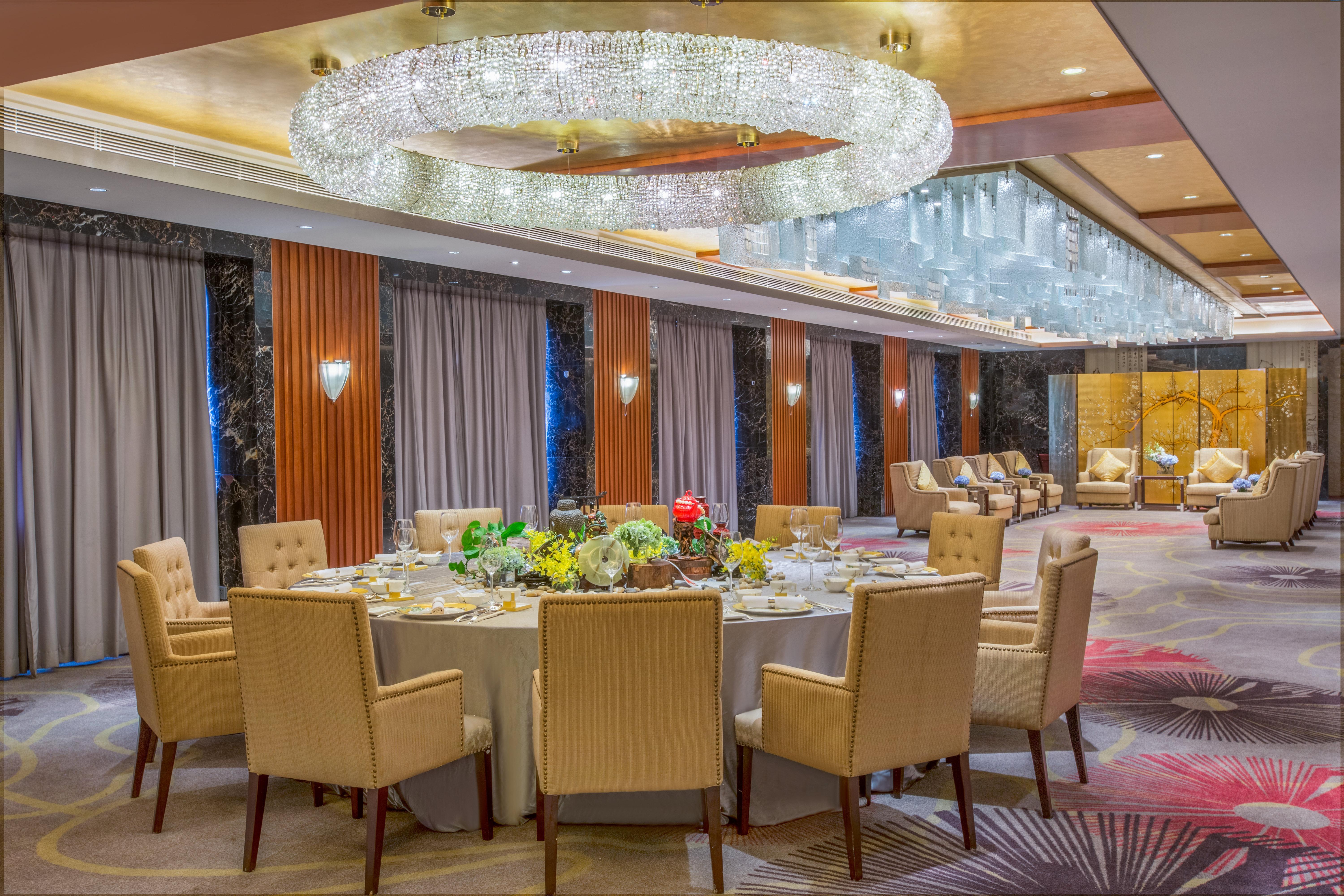 Crowne Plaza Centre By Ihg - Free Shuttle Between And Exhibition Center During Fair & Exhibitor Registration Counter 5*