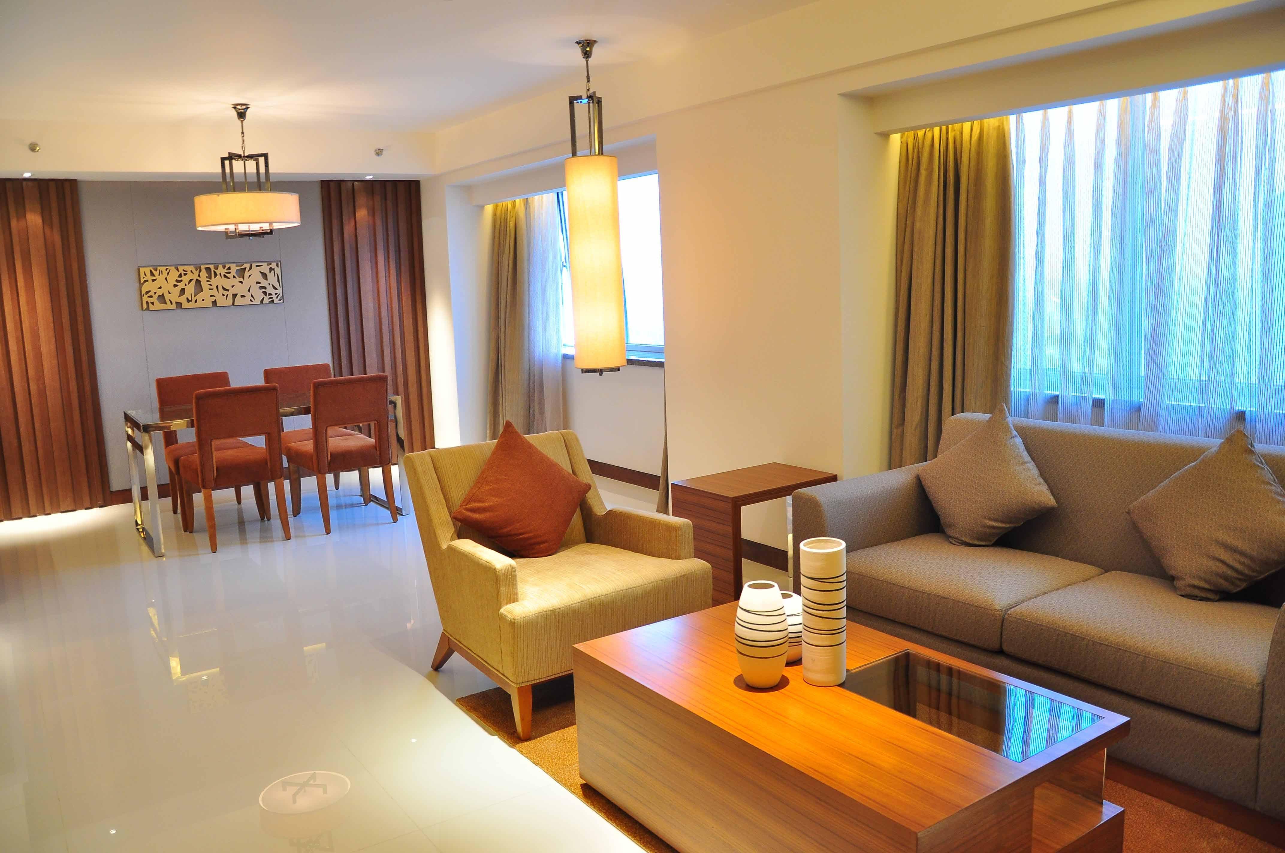 Crowne Plaza Centre By Ihg - Free Shuttle Between And Exhibition Center During Fair & Exhibitor Registration Counter
