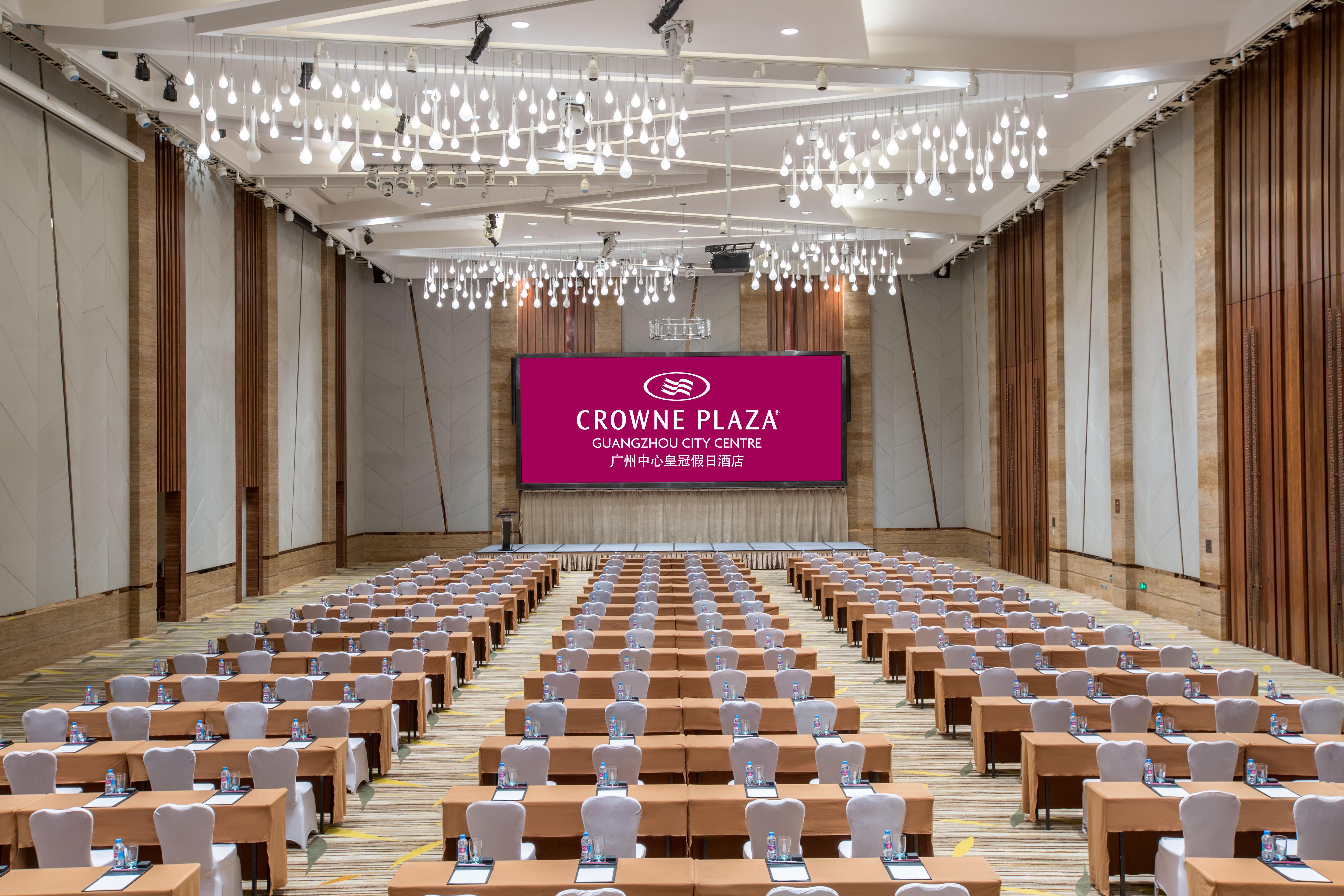 Crowne Plaza Centre By Ihg - Free Shuttle Between And Exhibition Center During Fair & Exhibitor Registration Counter Hotel 5*