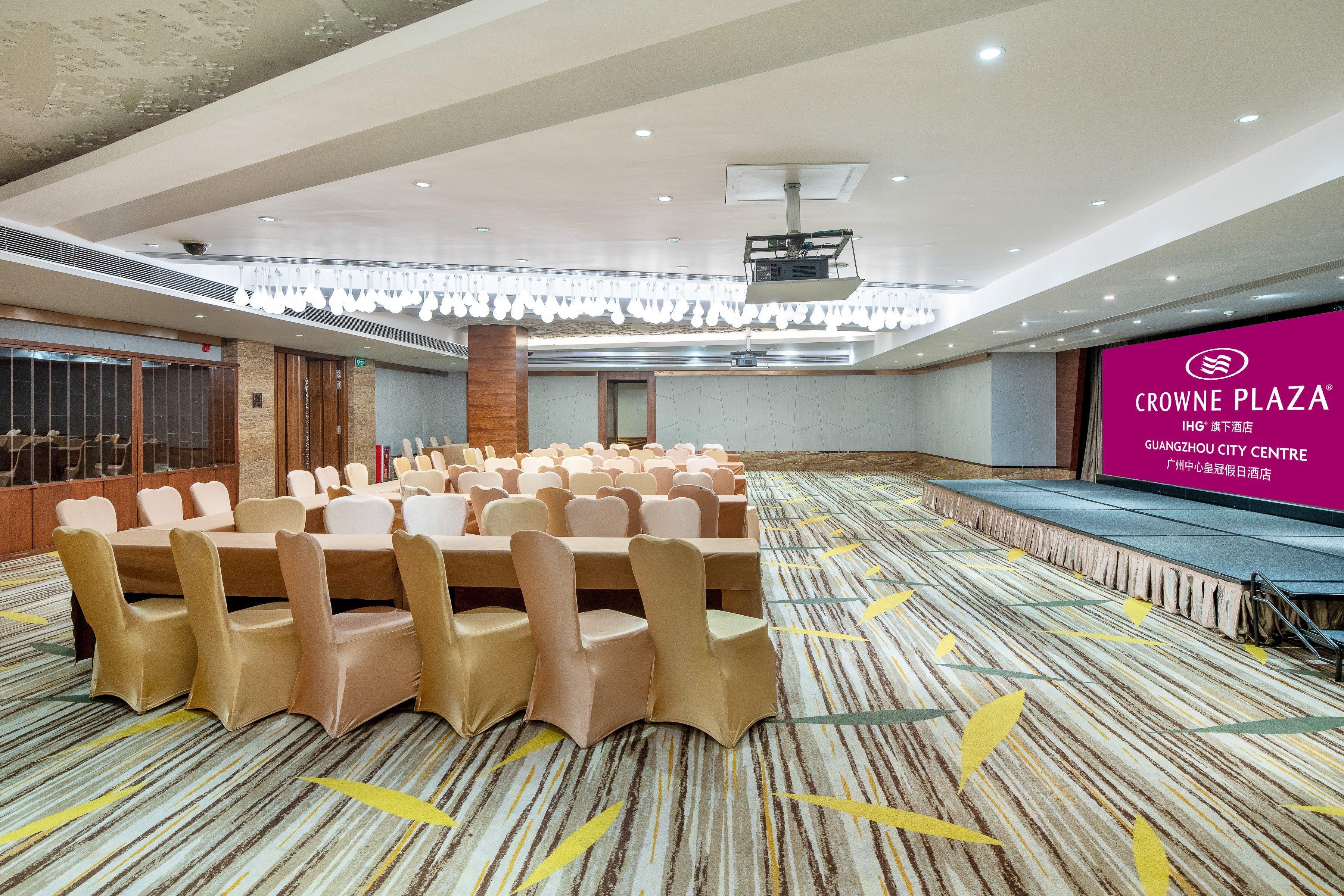 Crowne Plaza Centre By Ihg - Free Shuttle Between And Exhibition Center During Fair & Exhibitor Registration Counter