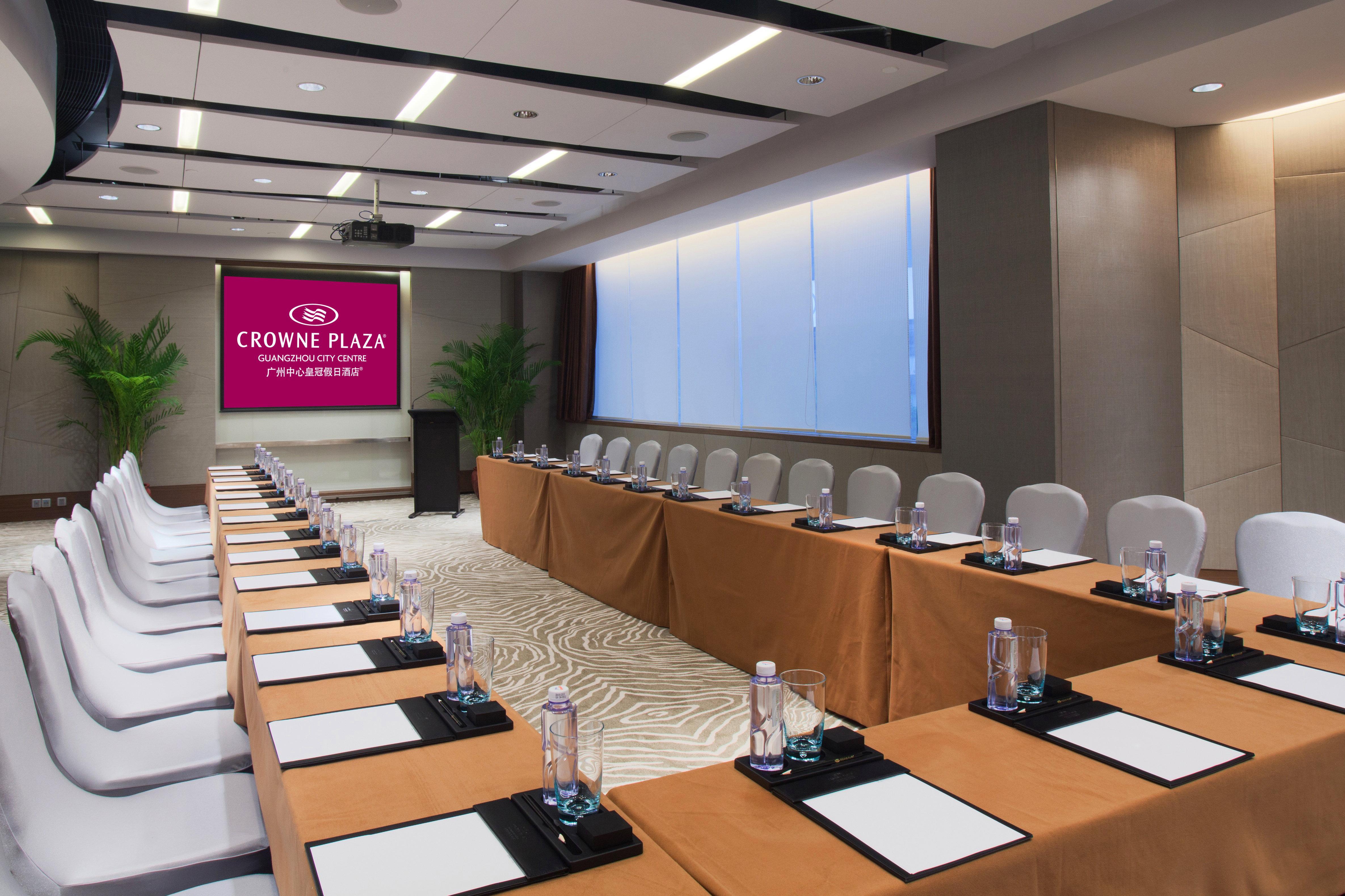 Crowne Plaza Centre By Ihg - Free Shuttle Between And Exhibition Center During Fair & Exhibitor Registration Counter 5*