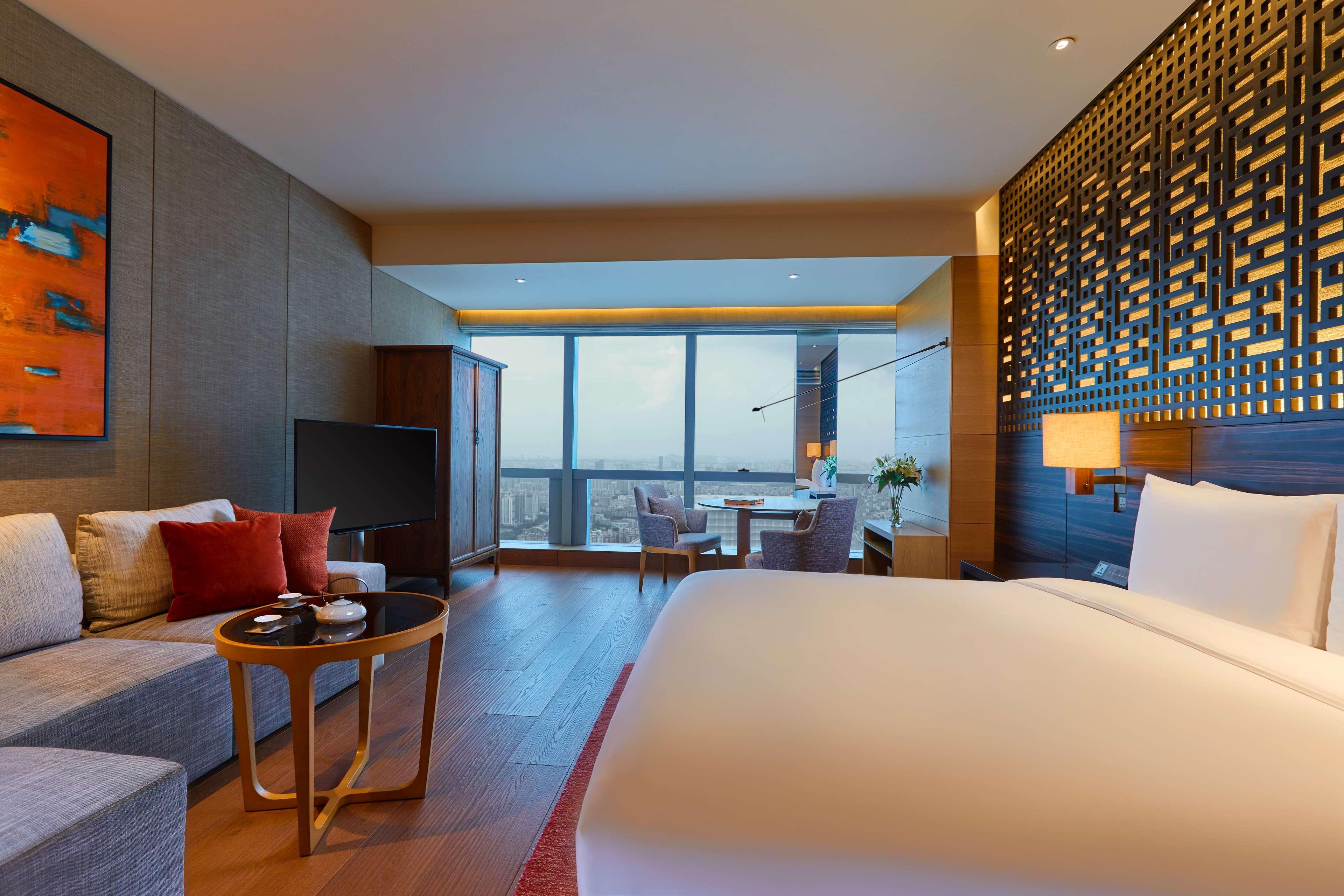 Park Hyatt - Free Shuttle Bus To Fair Complex & Overseas Buyer Registration Services During 14th Apr To 4th Hotel 5*