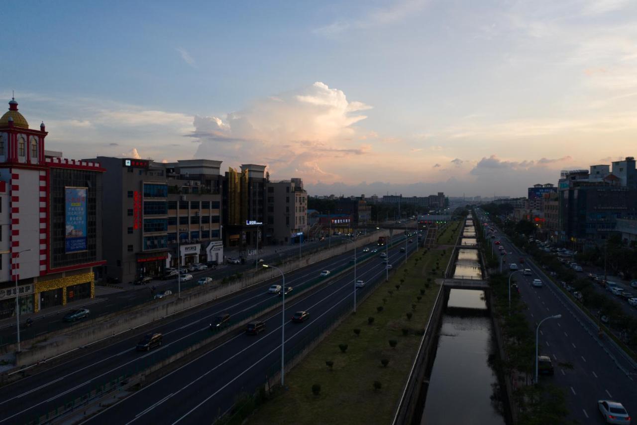 Paco South Railway Station Panyu Changlong Branch Hotel