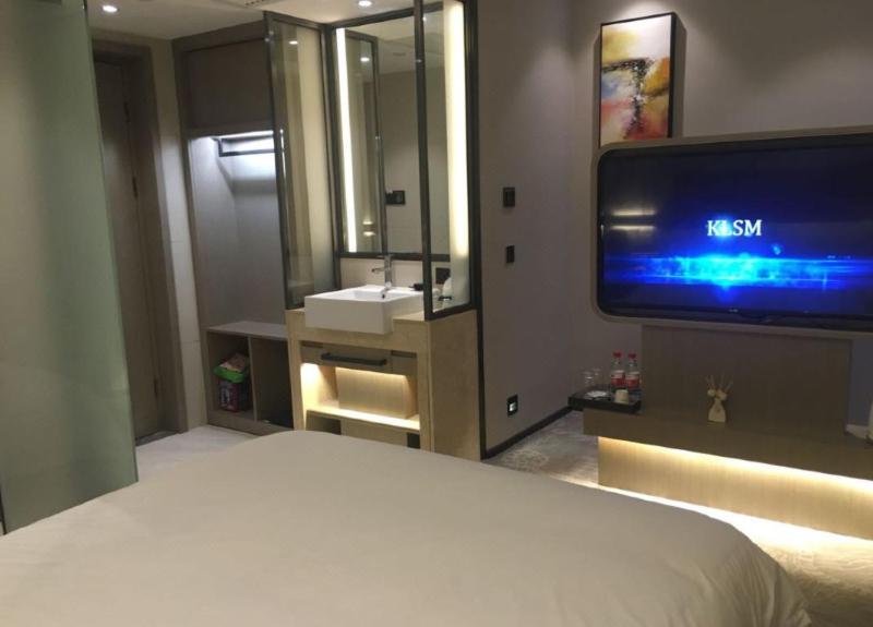 Helong - Yh City, Jiangxia Metro Station 3* Guangzhou