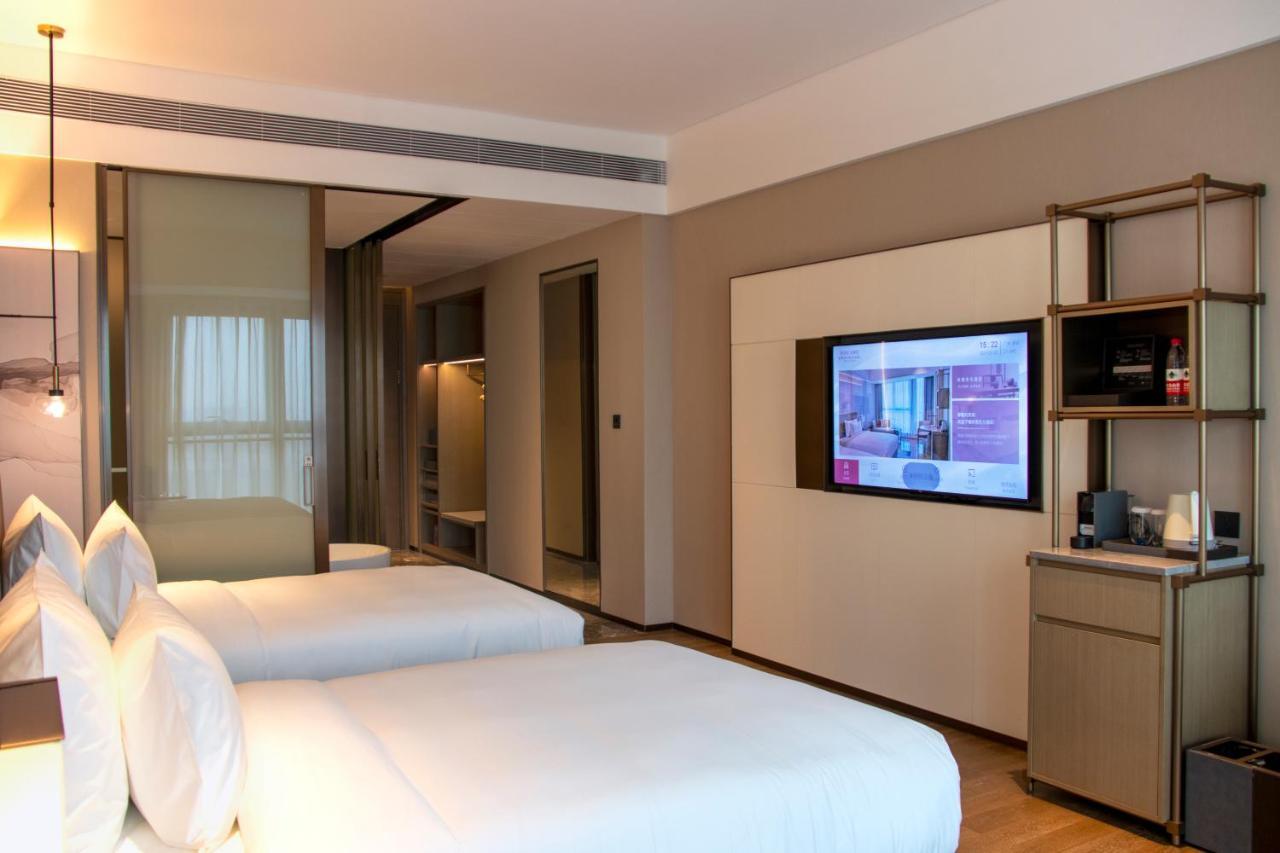 Hotel Pazhou Ln Dongfang Hotel-free Shuttle Bus To The Pazhou Convention Complex During Fair Period