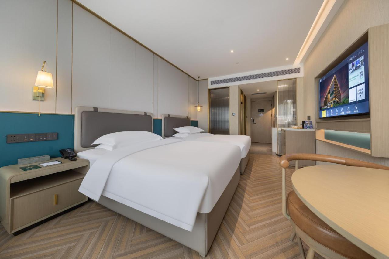 Hotel Baiyun Airport Mehood Liz Free Shuttle Bus To The 137th Fair Complex & Official Registration Agency 4*