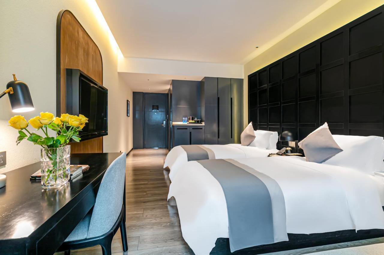 Empathy - East Railway Station Tianhe Sports Center Hotel