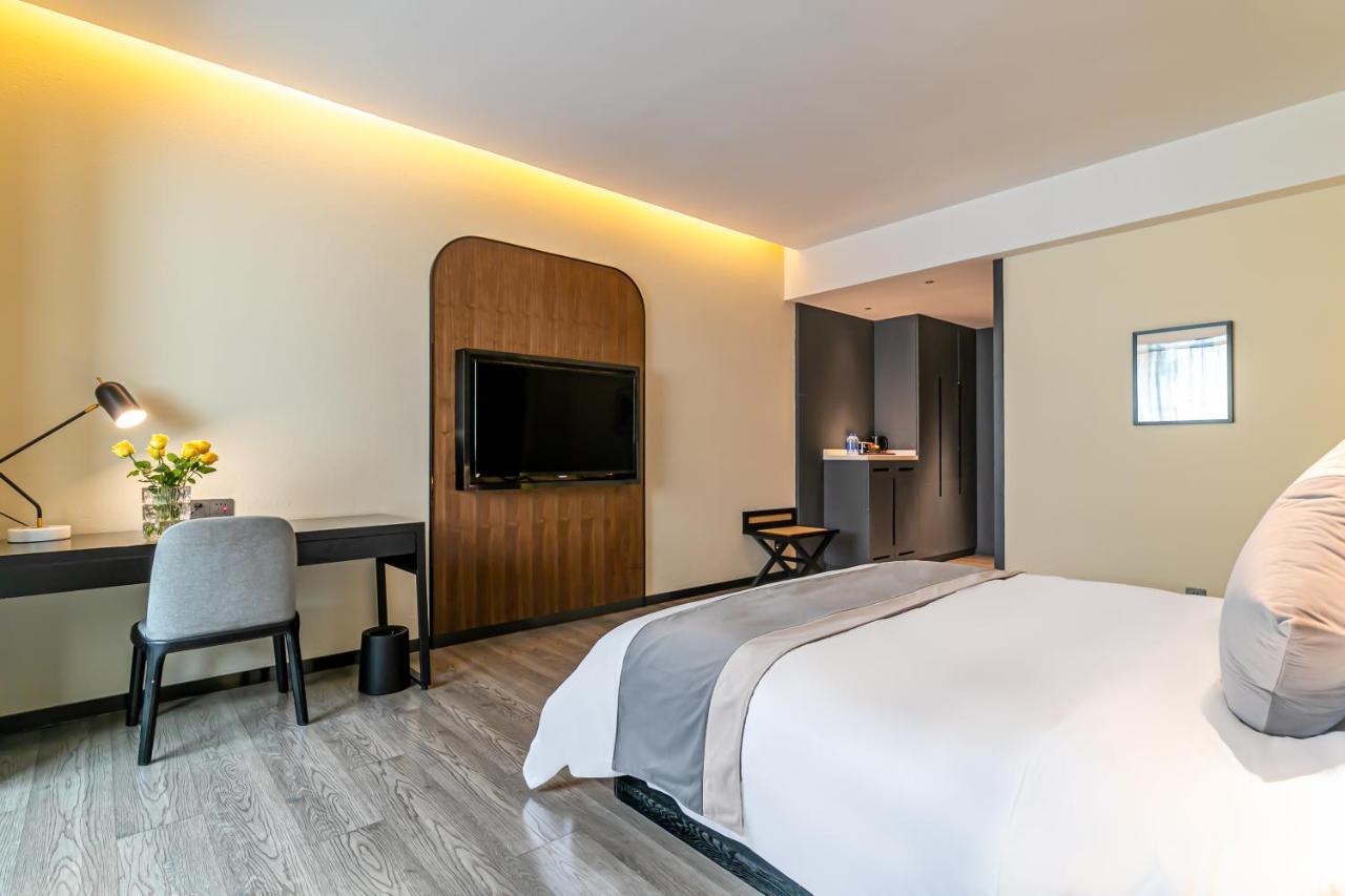 Hotel Empathy - East Railway Station Tianhe Sports Center 4*