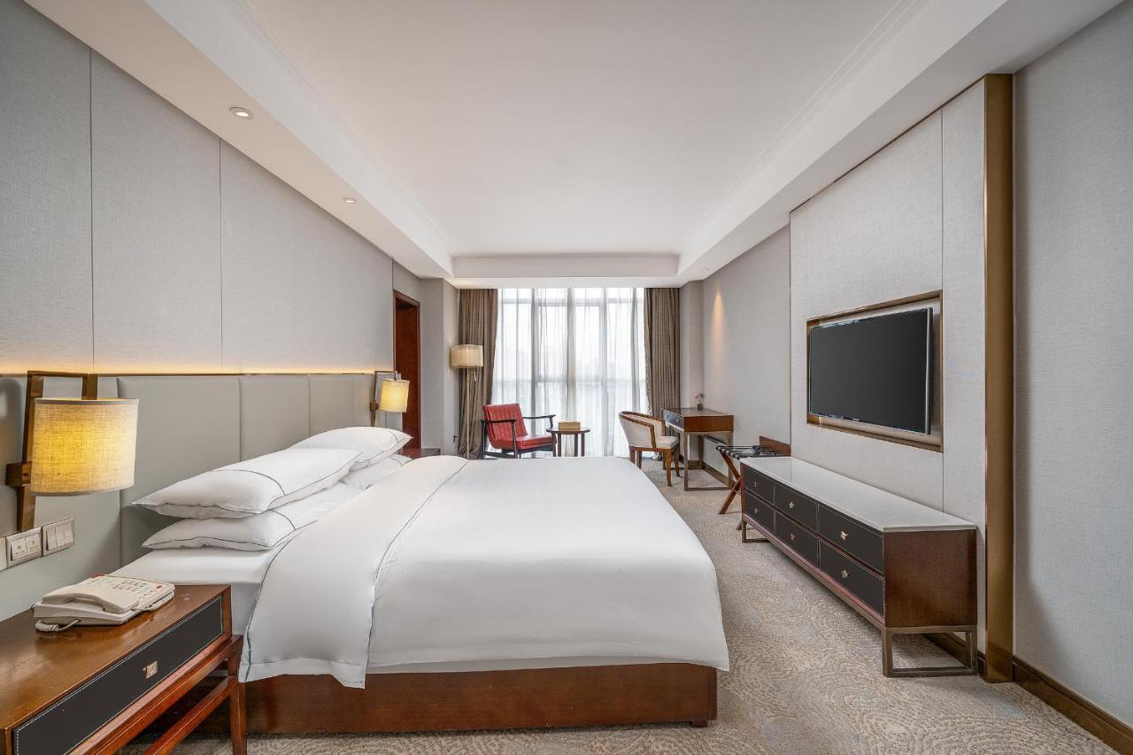 Hotel Lucky International Pazhou Convention And Exhibition Center Zhujiang New Town Branch - Free Shuttle Bus To Fair Complex During Fair Period & Overseas Buyers Registration Service & Free Vpn Internet Access