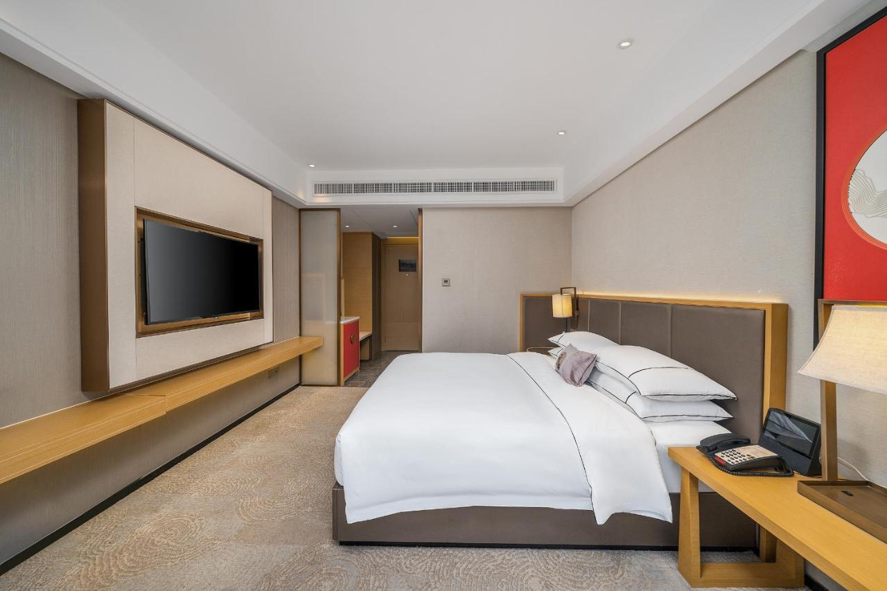 Lucky International Pazhou Convention And Exhibition Center Zhujiang New Town Branch - Free Shuttle Bus To Fair Complex During Fair Period & Overseas Buyers Registration Service & Free Vpn Internet Access