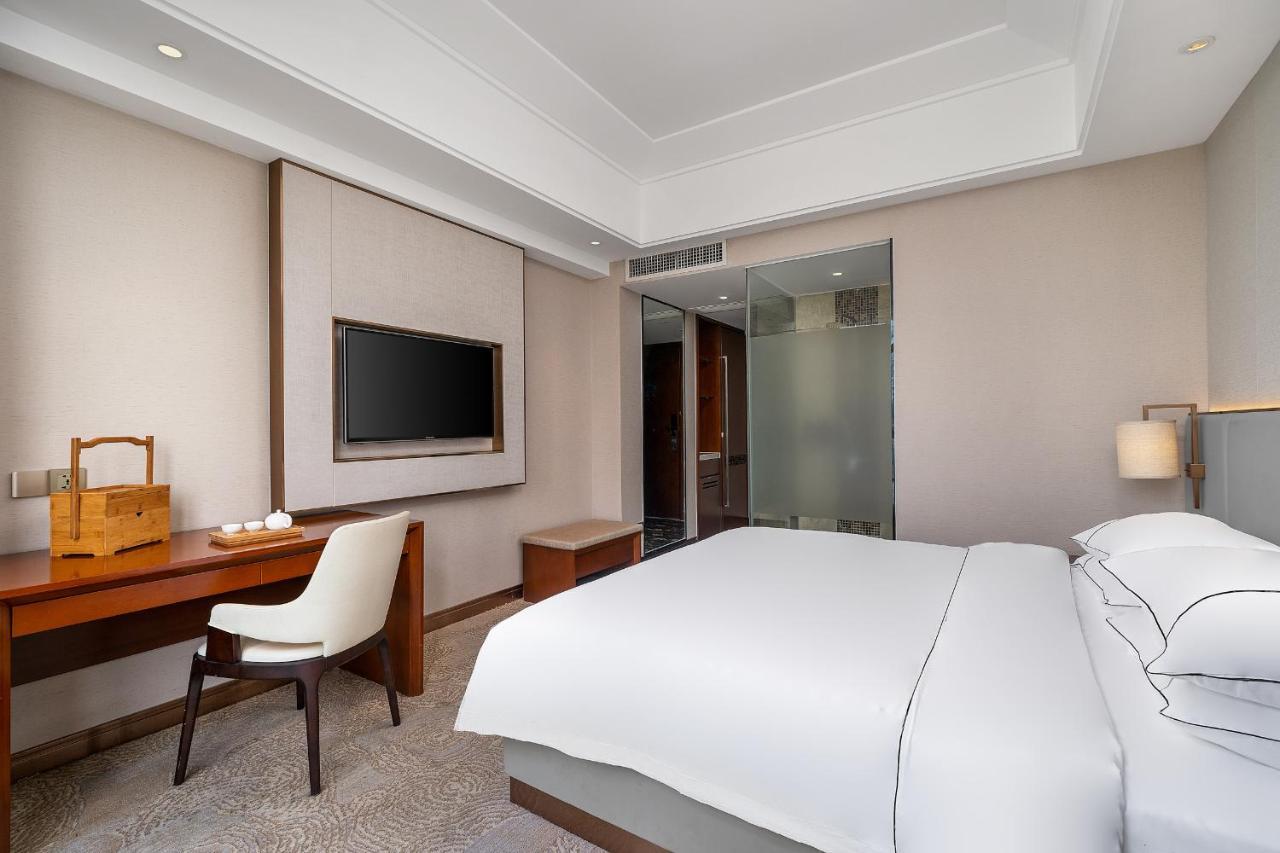 Hotel Lucky International Pazhou Convention And Exhibition Center Zhujiang New Town Branch - Free Shuttle Bus To Fair Complex During Fair Period & Overseas Buyers Registration Service & Free Vpn Internet Access