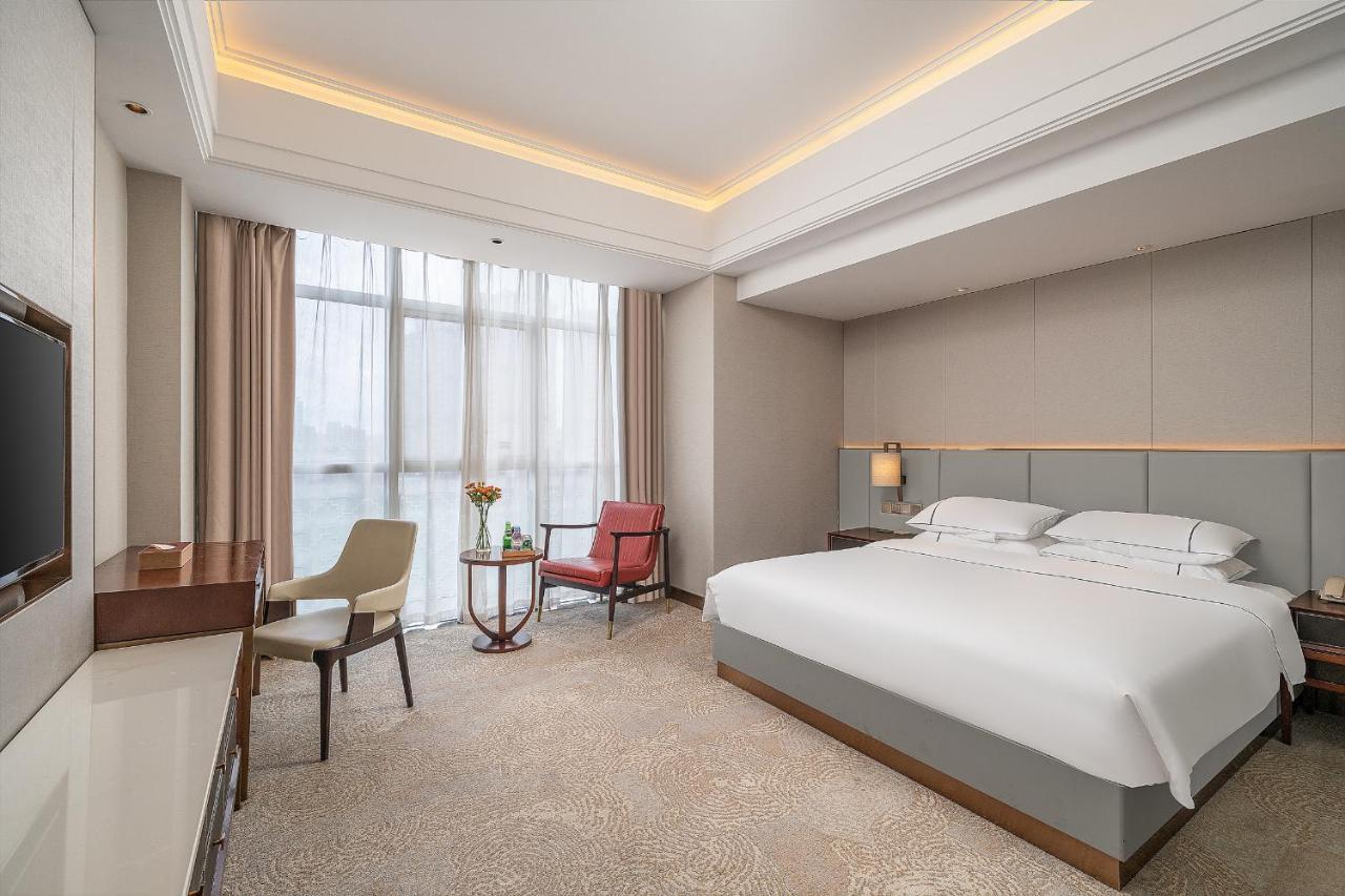Lucky International Pazhou Convention And Exhibition Center Zhujiang New Town Branch - Free Shuttle Bus To Fair Complex During Fair Period & Overseas Buyers Registration Service & Free Vpn Internet Access