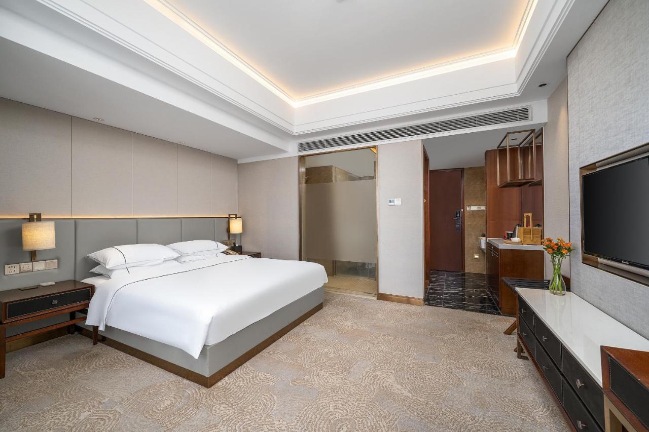 Lucky International Pazhou Convention And Exhibition Center Zhujiang New Town Branch - Free Shuttle Bus To Fair Complex During Fair Period & Overseas Buyers Registration Service & Free Vpn Internet Access Guangzhou