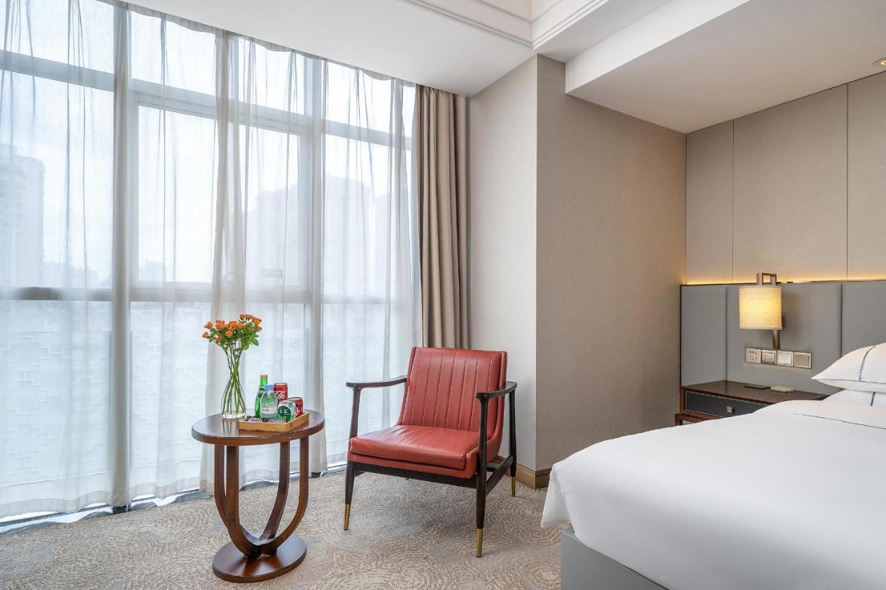Hotel Lucky International Pazhou Convention And Exhibition Center Zhujiang New Town Branch - Free Shuttle Bus To Fair Complex During Fair Period & Overseas Buyers Registration Service & Free Vpn Internet Access