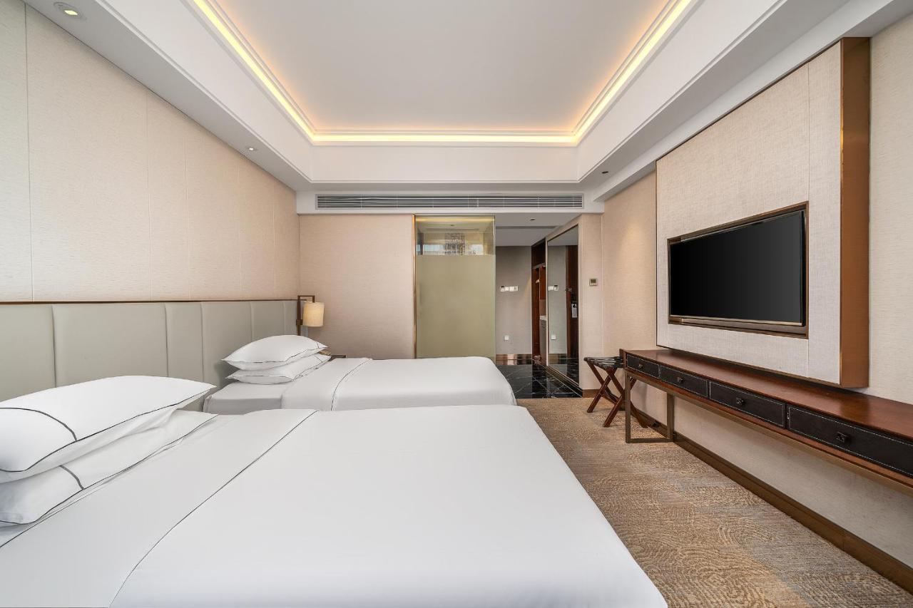 Lucky International Pazhou Convention And Exhibition Center Zhujiang New Town Branch - Free Shuttle Bus To Fair Complex During Fair Period & Overseas Buyers Registration Service & Free Vpn Internet Access Guangzhou