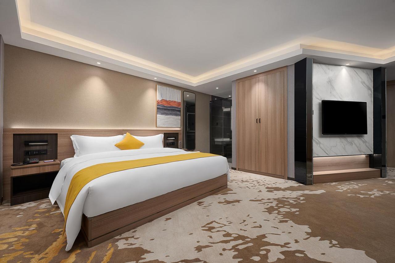 Hotel 广州白云机场花东朝阳路亚朵酒店 4*