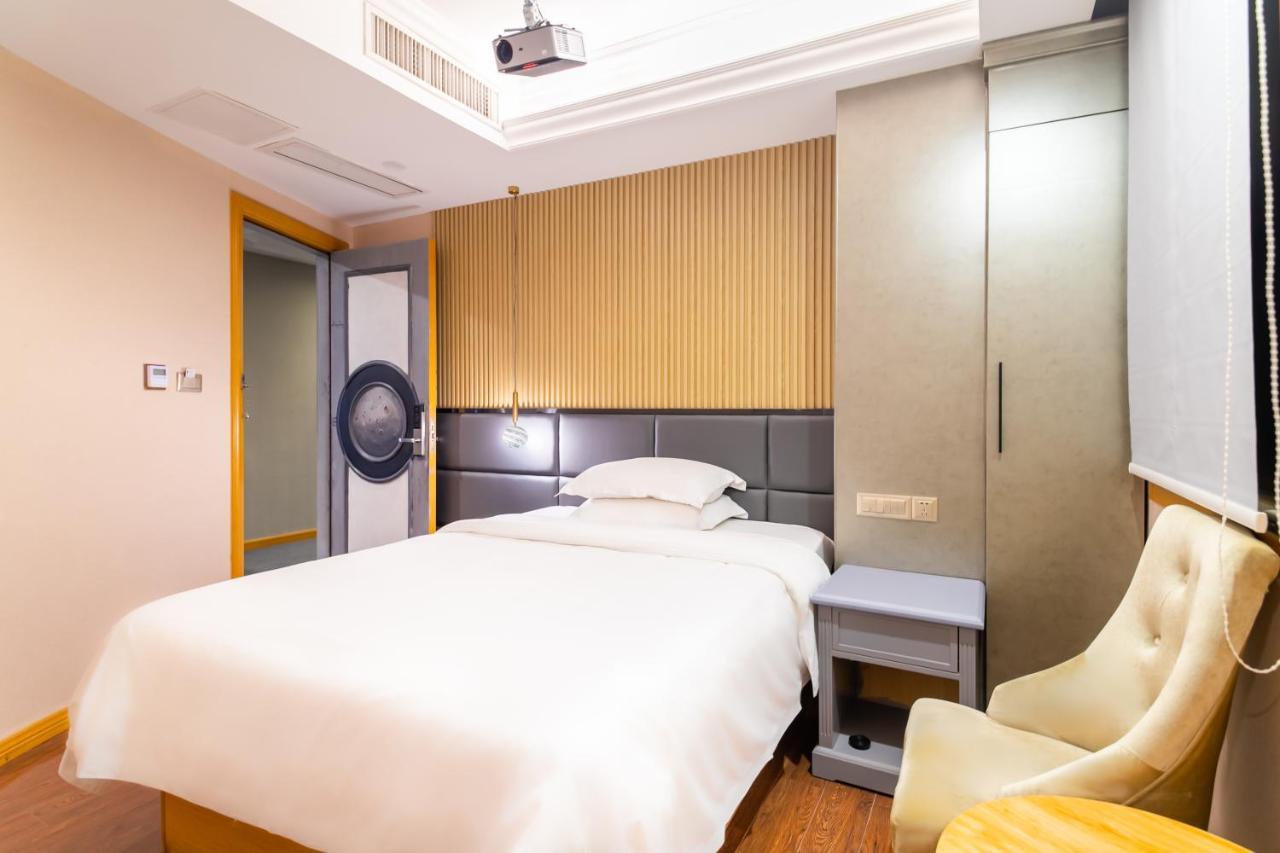Puzzle - Zhongshan 8th Road Chenjiaci Subway Station Branch Hotel