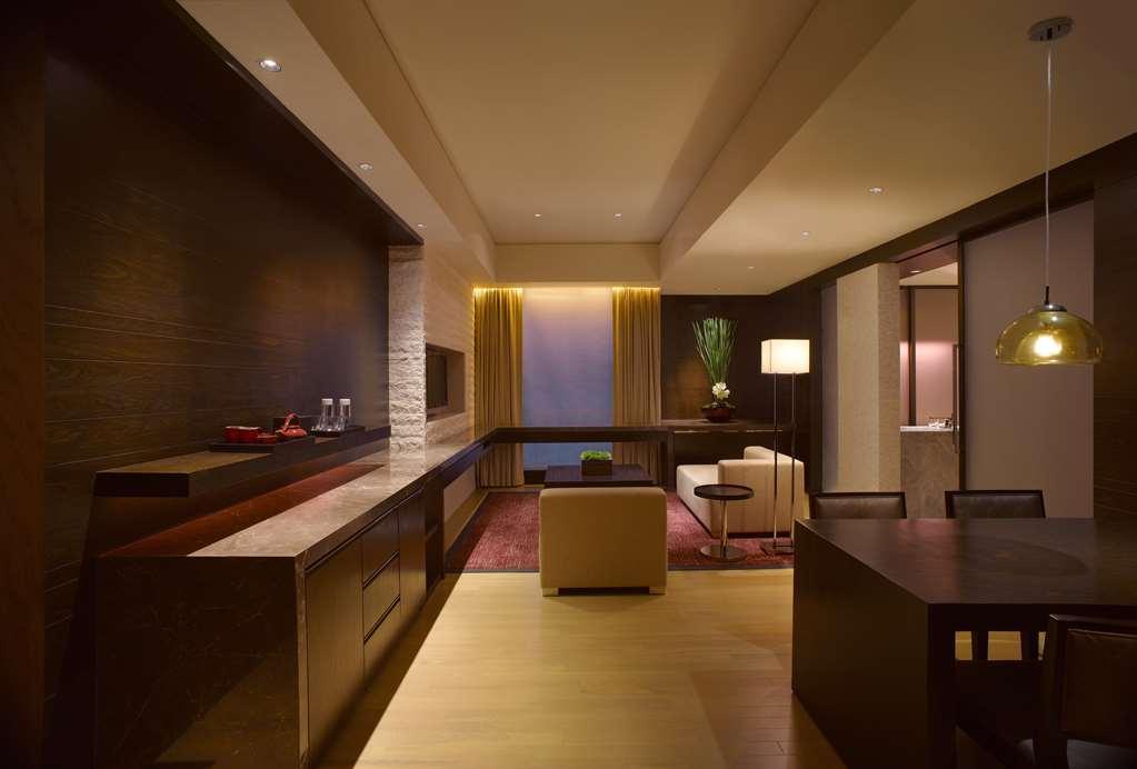 Grand Hyatt - Free Shuttle Between And Exhibition Center During Fair Hotel