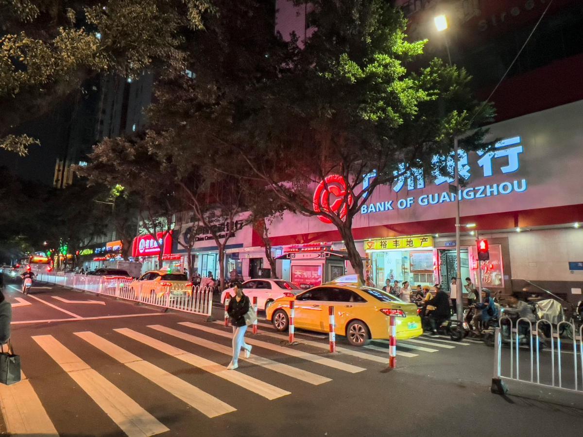 Hotel Zhicheng Leader Tour International Apartment-the Legend Building-free Shuttle Bus For Fair-1mins To Line5 Stn Guangzhou