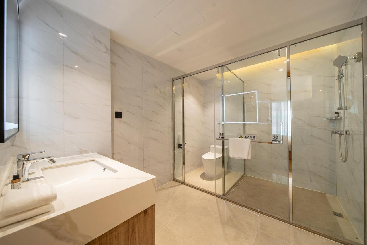 Hotel Baiyun Airport Coco 4*