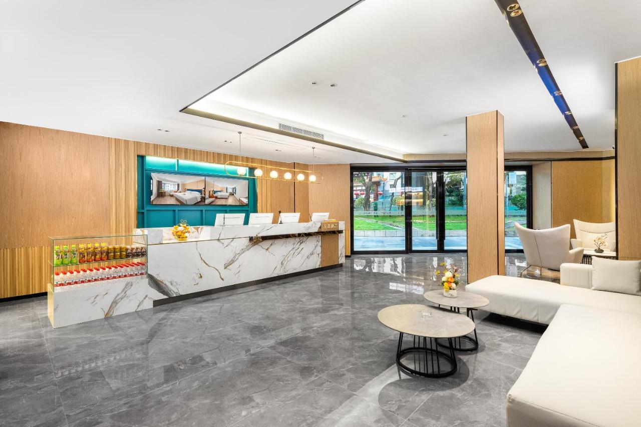 Yilin - Xiaogang Metro Store 4*