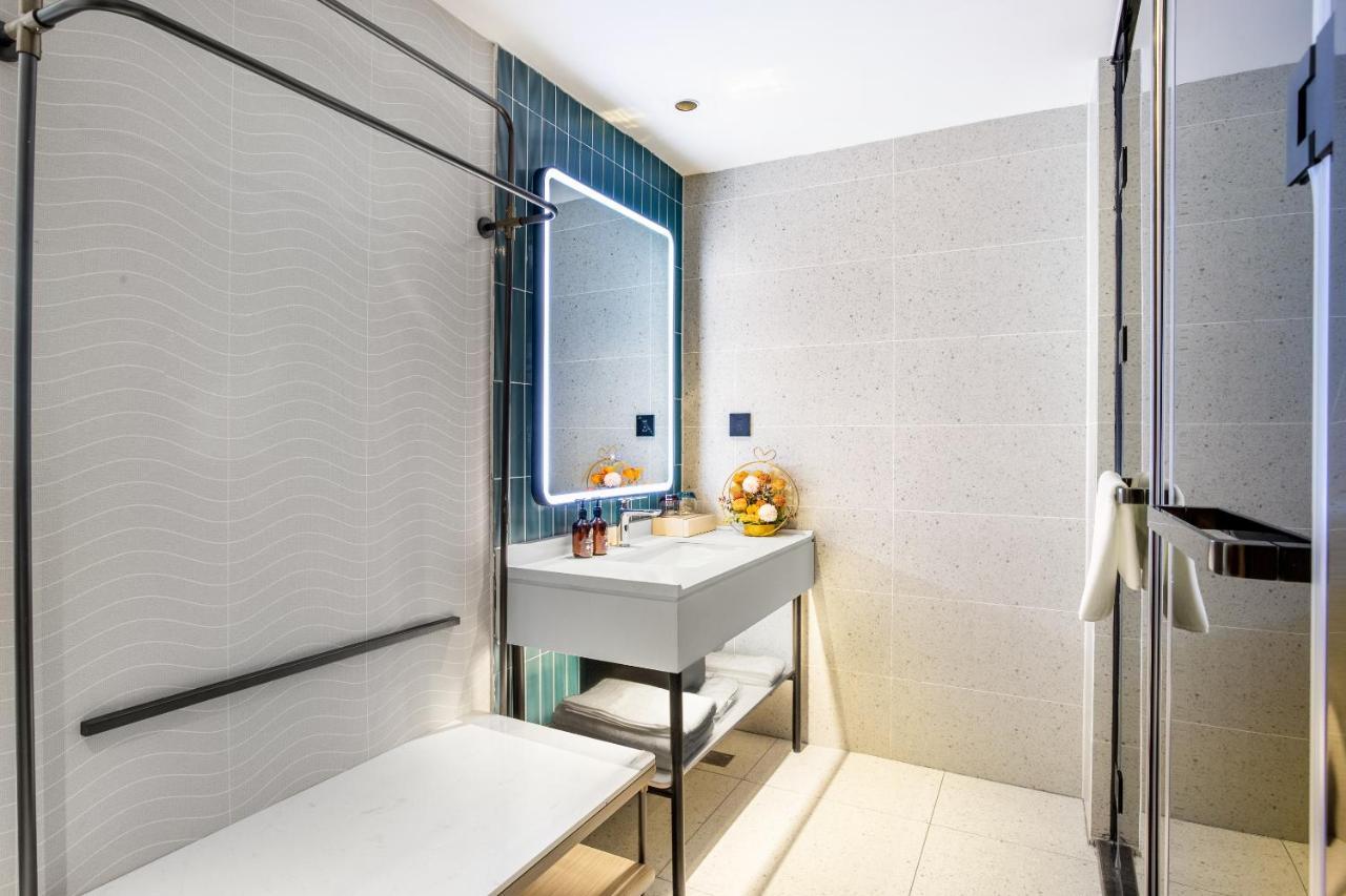 Yilin - Xiaogang Metro Store 4*