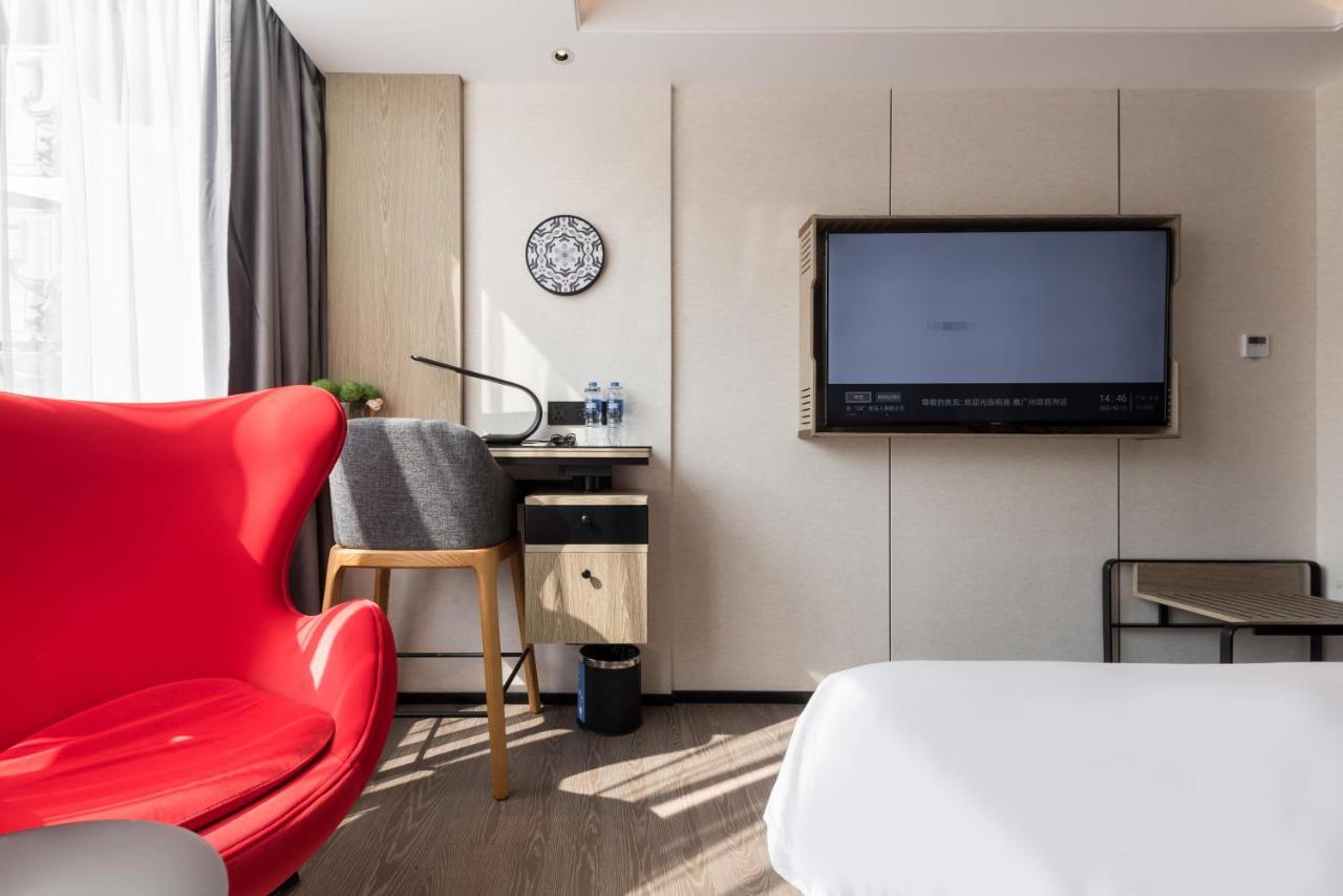 Paco Tower Pazhou-free Shuttle Bus For Fair 4*