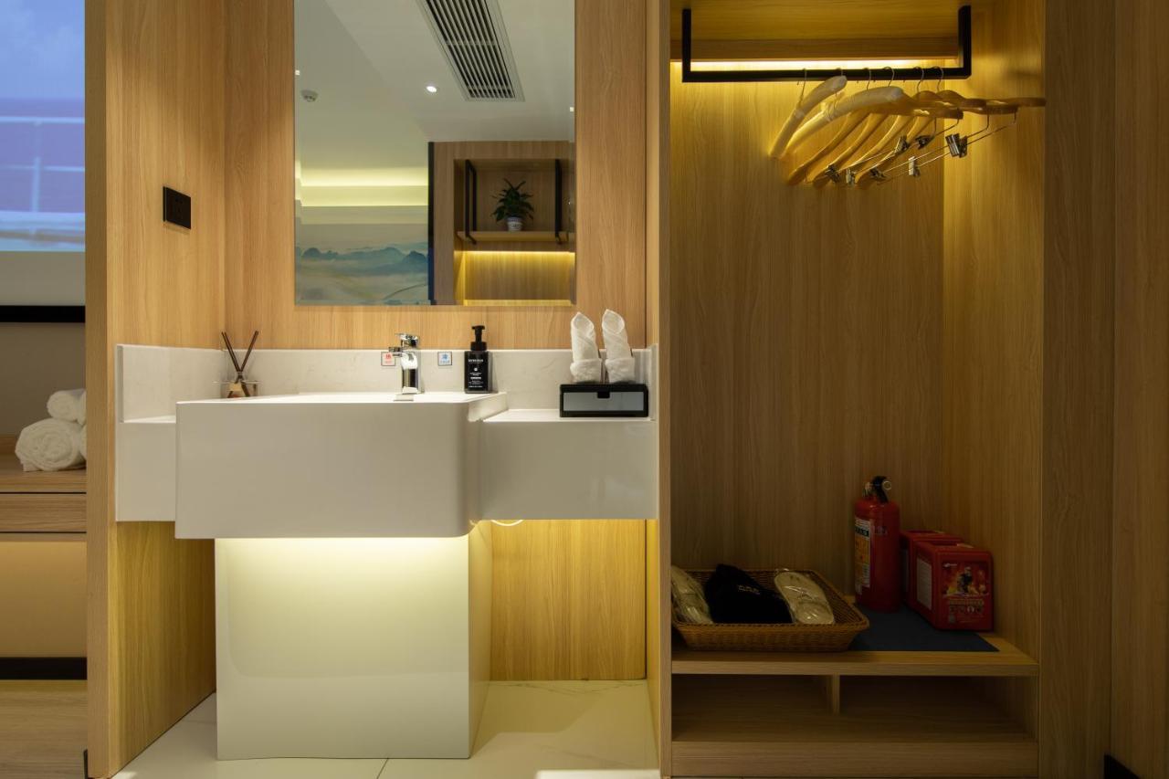 Ausotel By Argyle Baiyun International Airport Renhe Metro Exit B