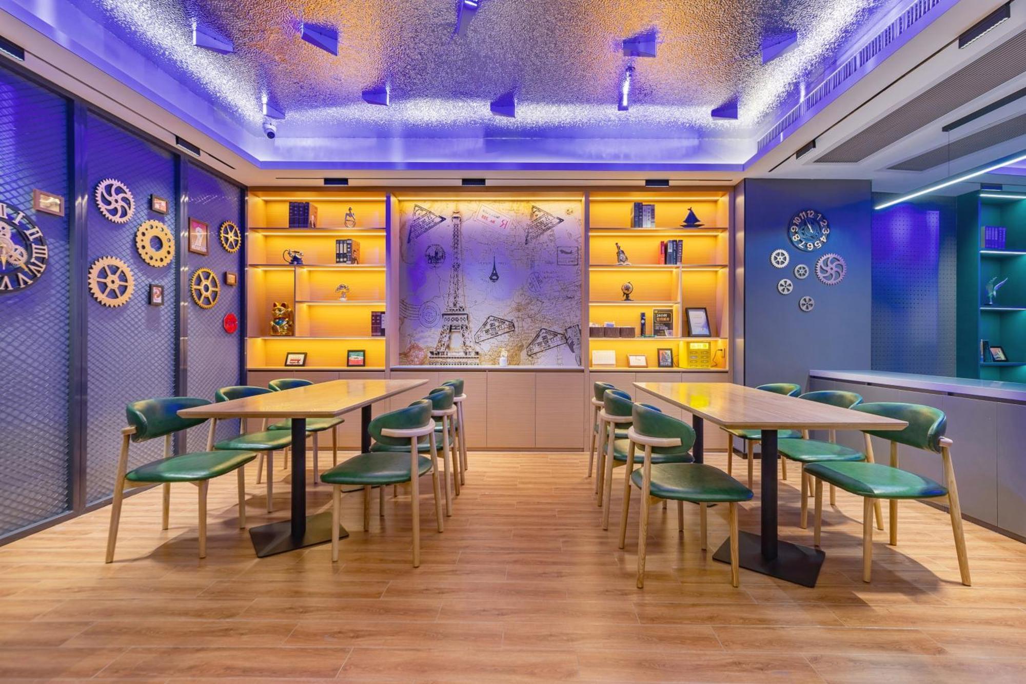 Xinghe Yuezhi S To Yuexiu Park Railway Station Subway Station -conference Centerbaima Clothing Flagship Store--reputation Preferred Hotel 3*