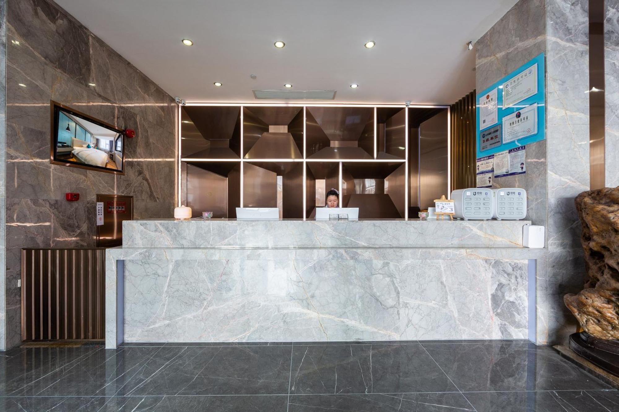 Warm Yes Business Hotel 4*