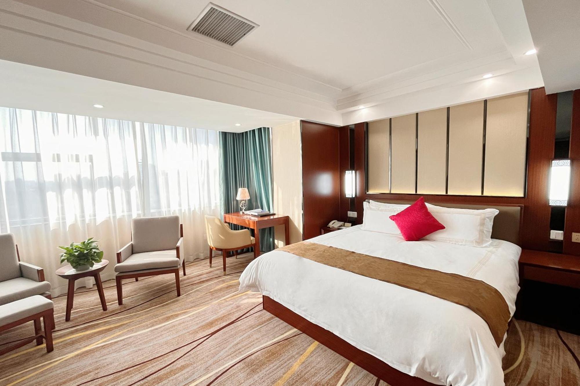 Skyline Plaza 4*