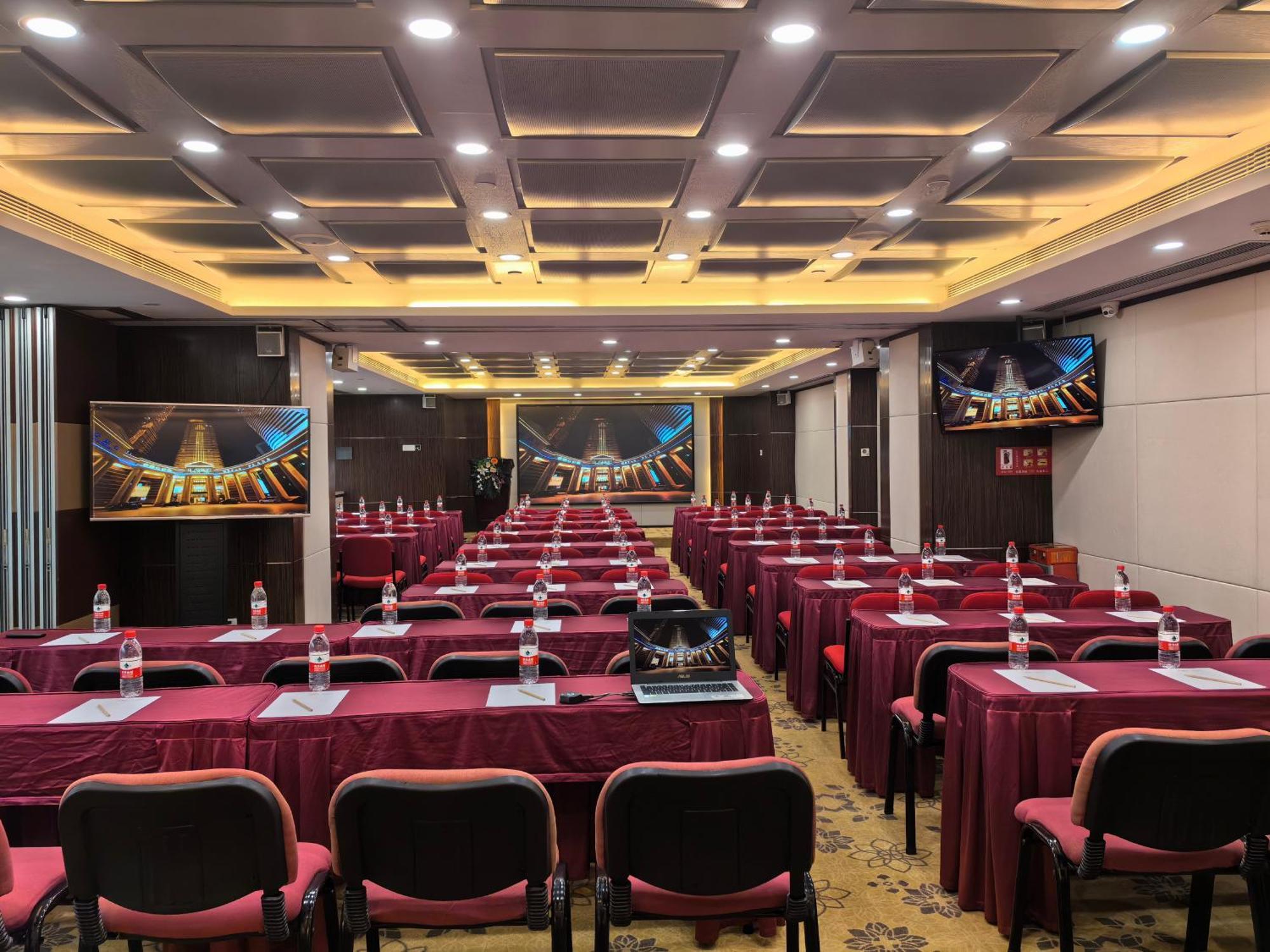 Hotel China Mayors Plaza - Free Shuttle Between And Exhibition Center & Exhibitor Registration Counter During Fair 4*