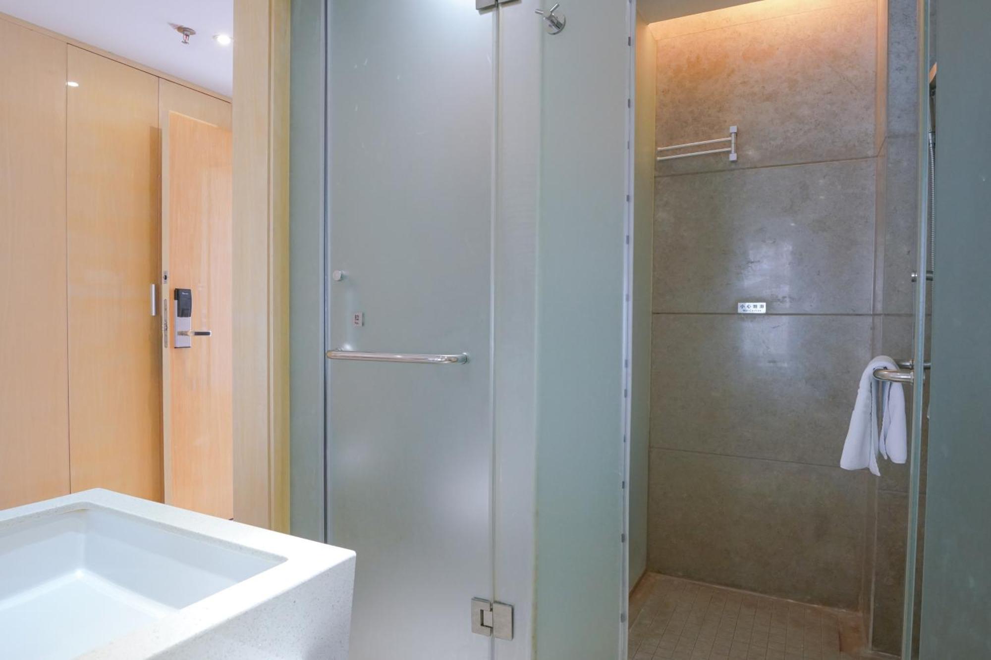 Hotel Paco Ouzhuang Metro Guangzhou-free Shuttle To Fair 4*