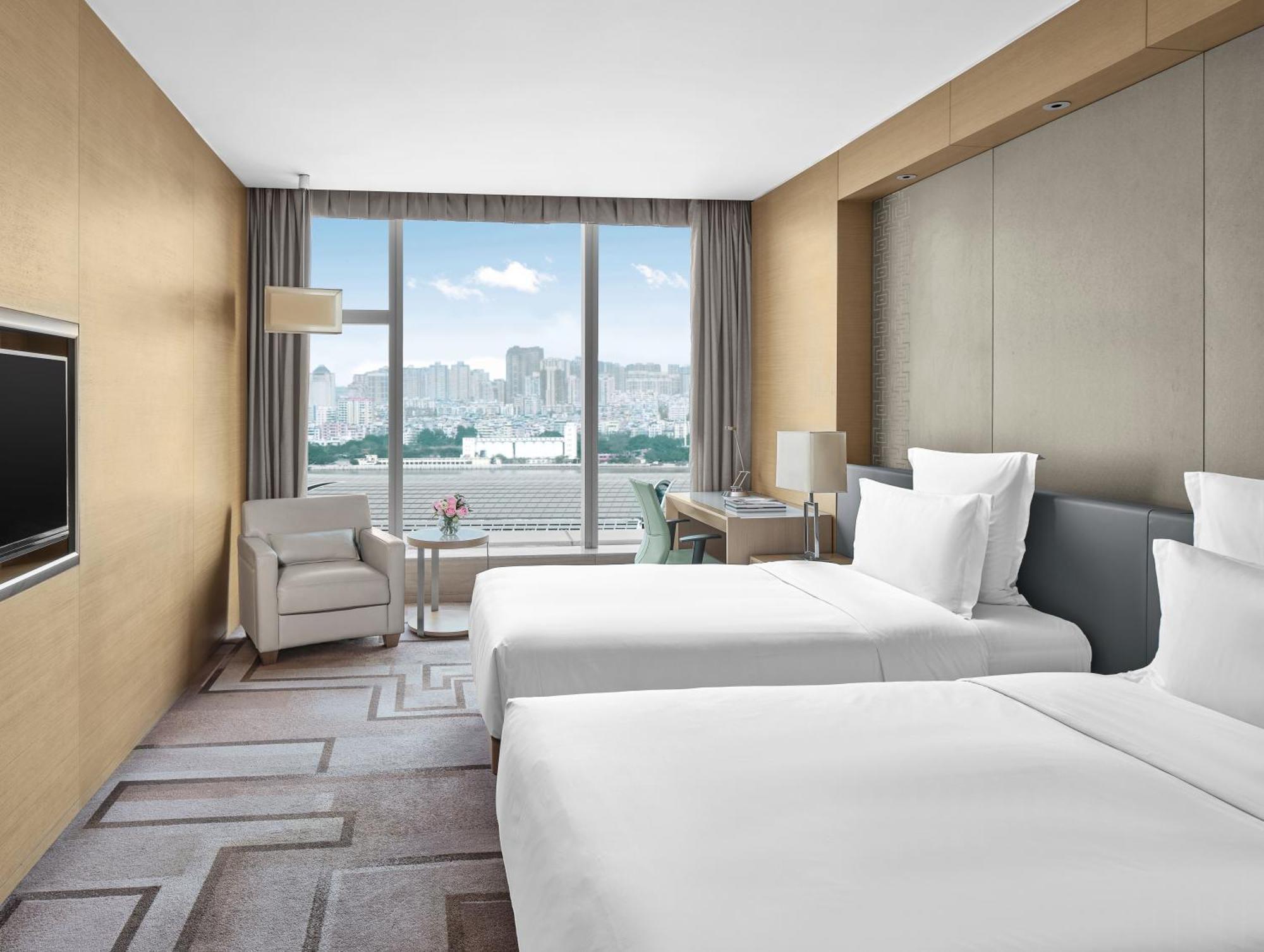 Langham Place - Walking Distance To Fair & Overseas Buyers Registration Service Hotel