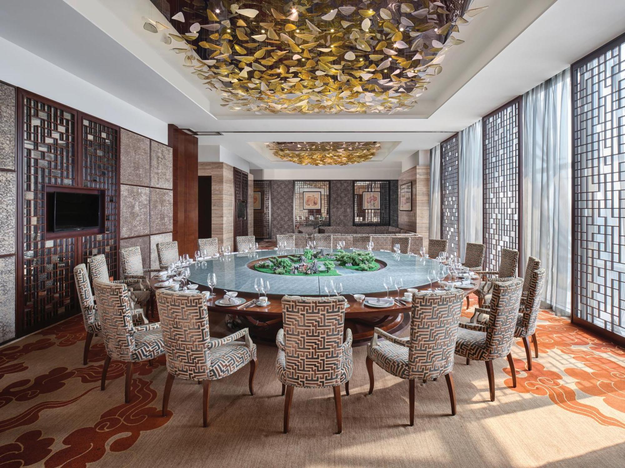 Langham Place - Walking Distance To Fair & Overseas Buyers Registration Service Hotel 5*