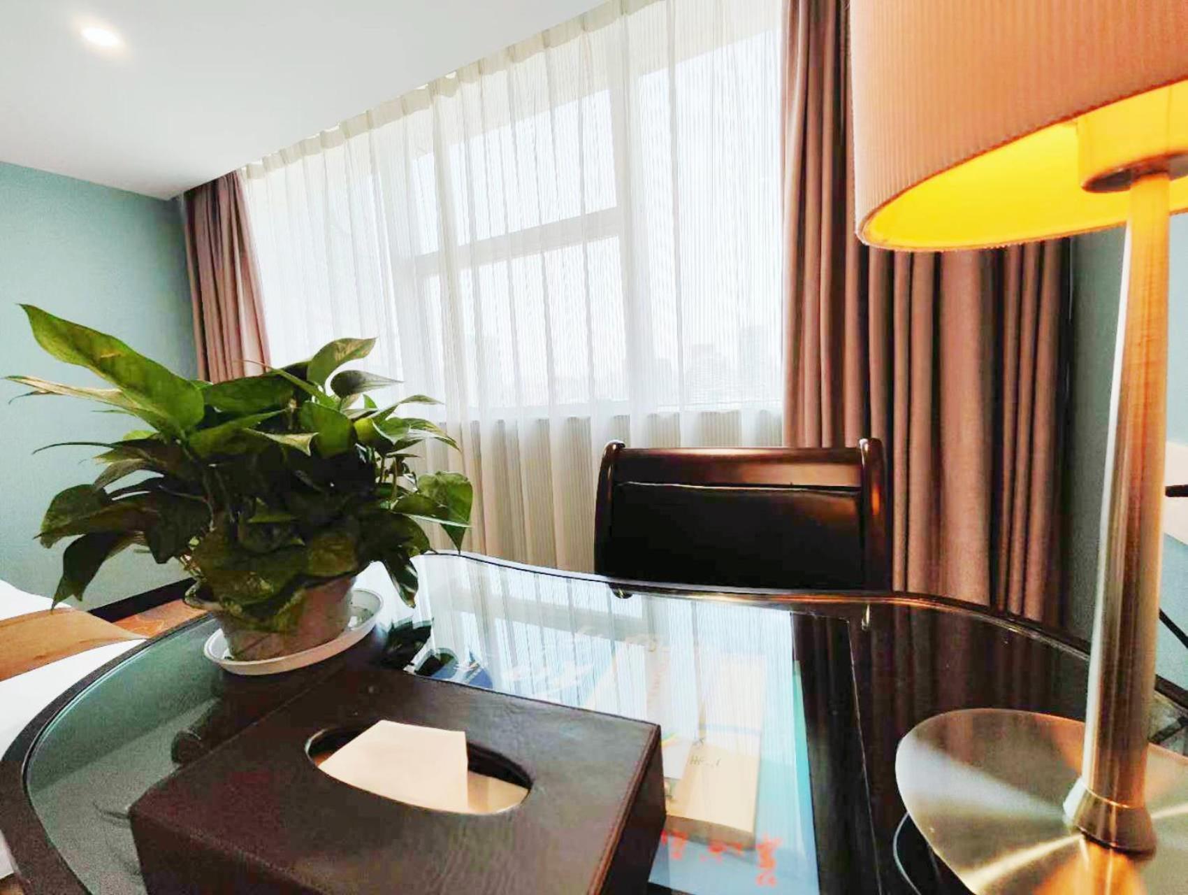 Skyline Plaza Hotel