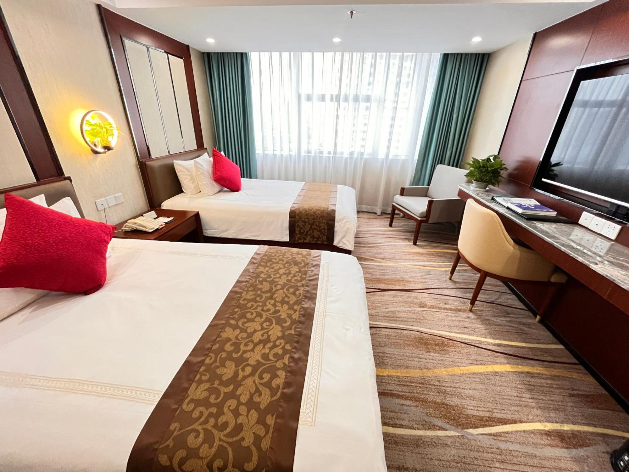 Skyline Plaza 4*