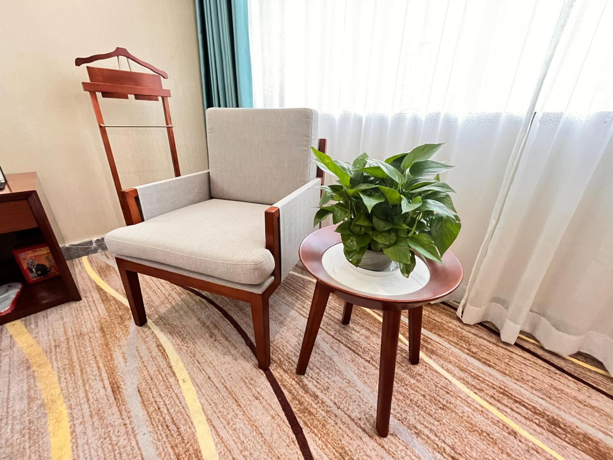 Skyline Plaza Hotel
