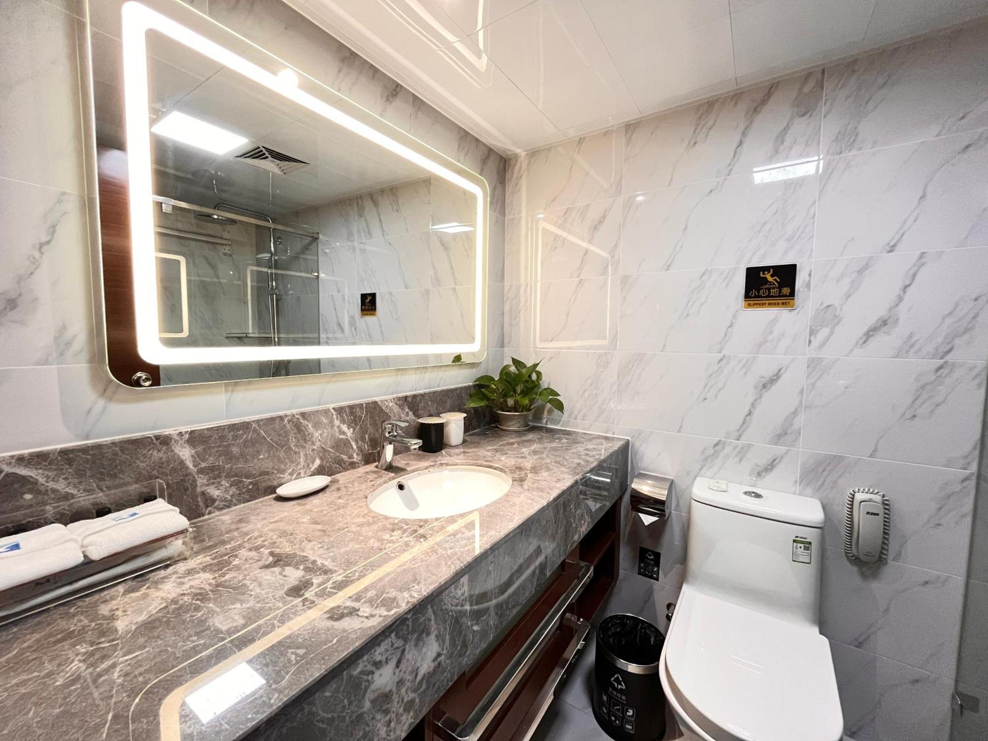 Hotel Skyline Plaza 4*