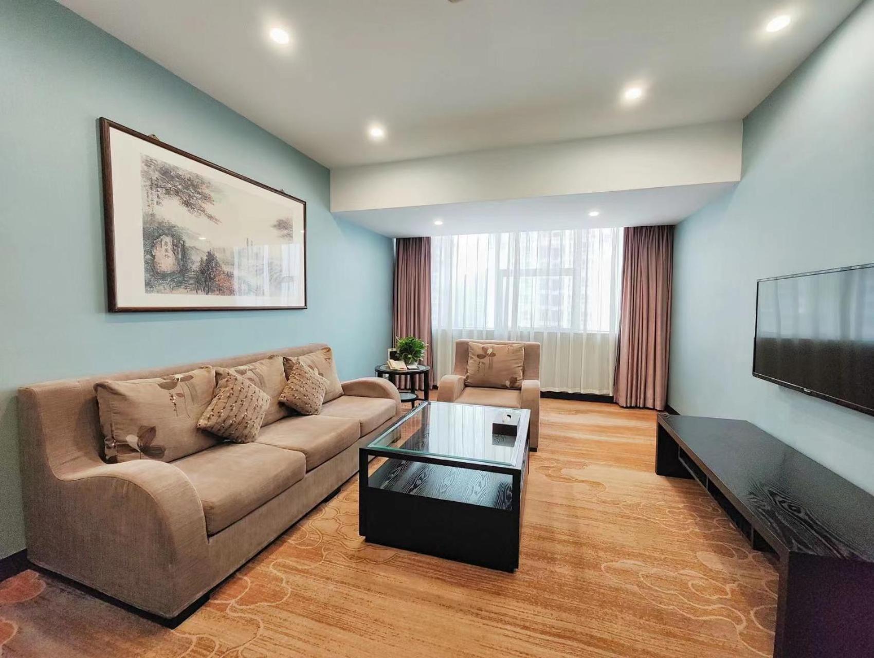 Skyline Plaza 4*