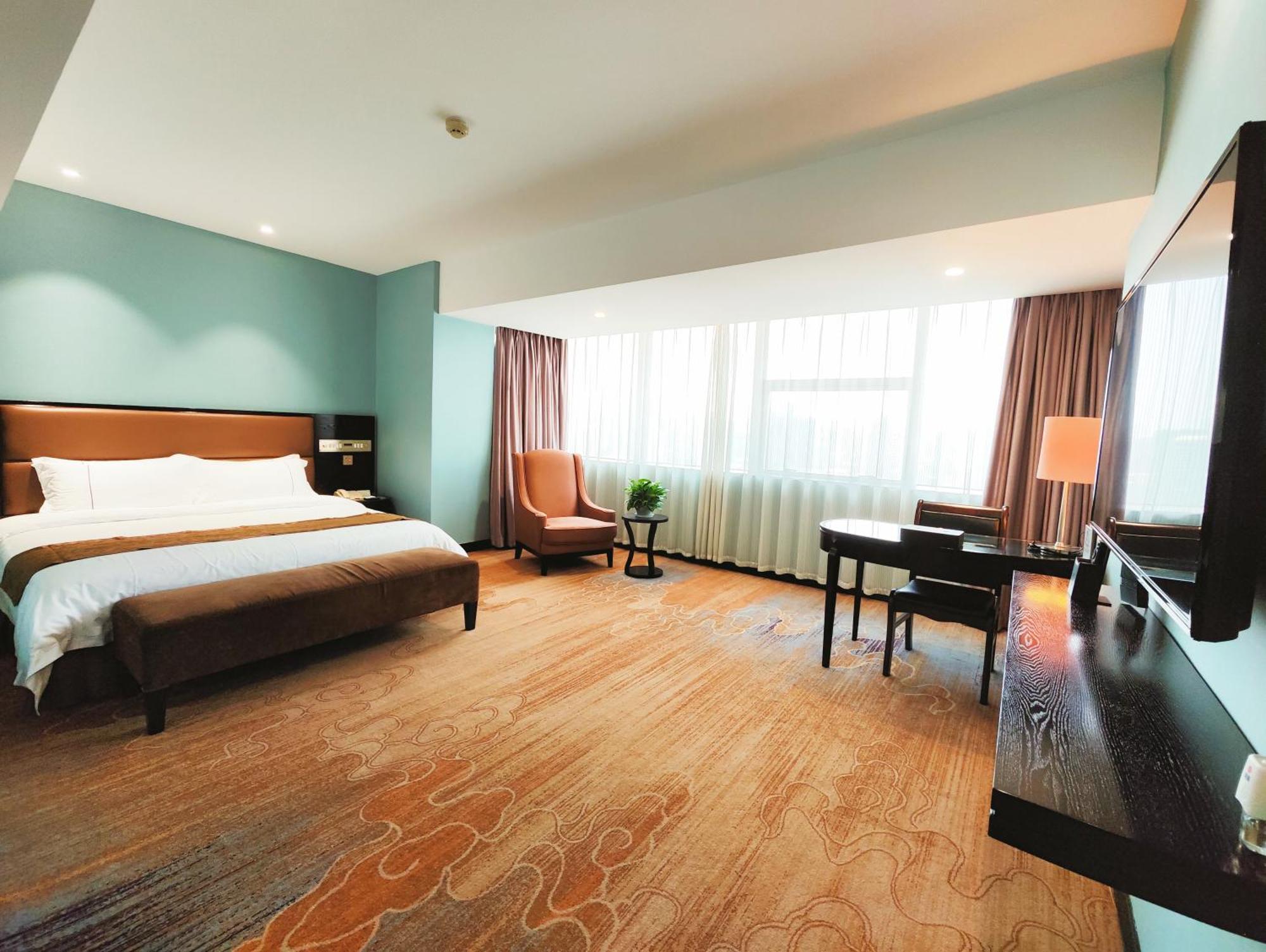 Skyline Plaza 4*