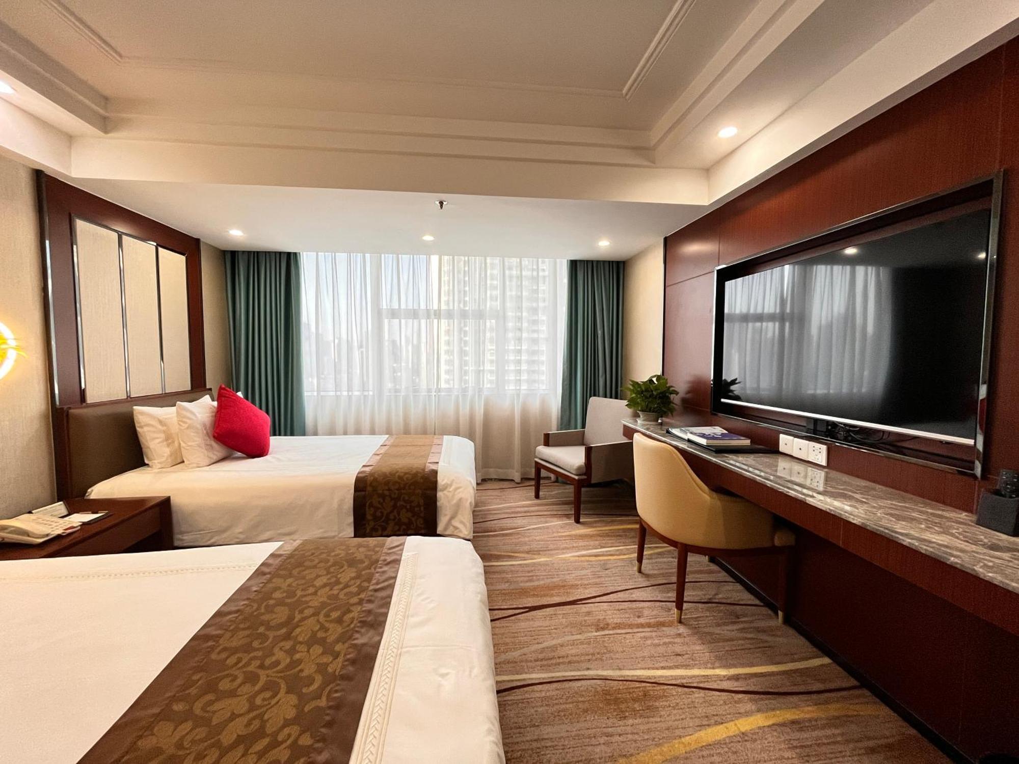 Hotel Skyline Plaza 4*
