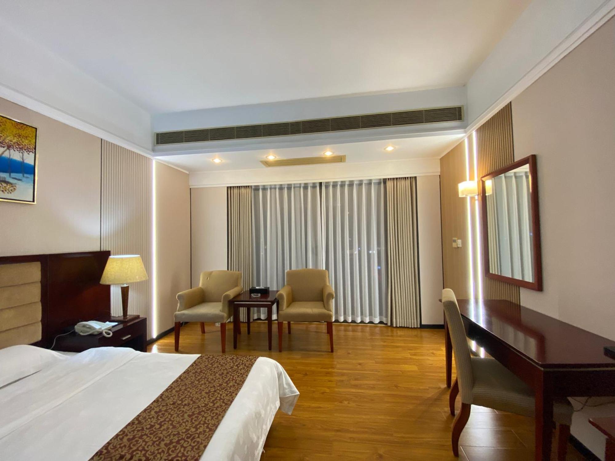Aparthotel Yinfeng North Station Branch, Huacheng Road Subway Station Branch 3*