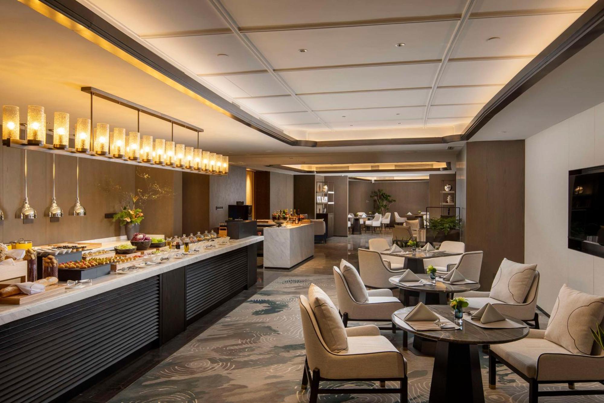 Yuexiu Guangzhou, Curio Collection By Hilton-free Shuttle Between And Exhibition Center During Fair Period & Exhibitor Registration Counter & Halal Food 5* Guangzhou