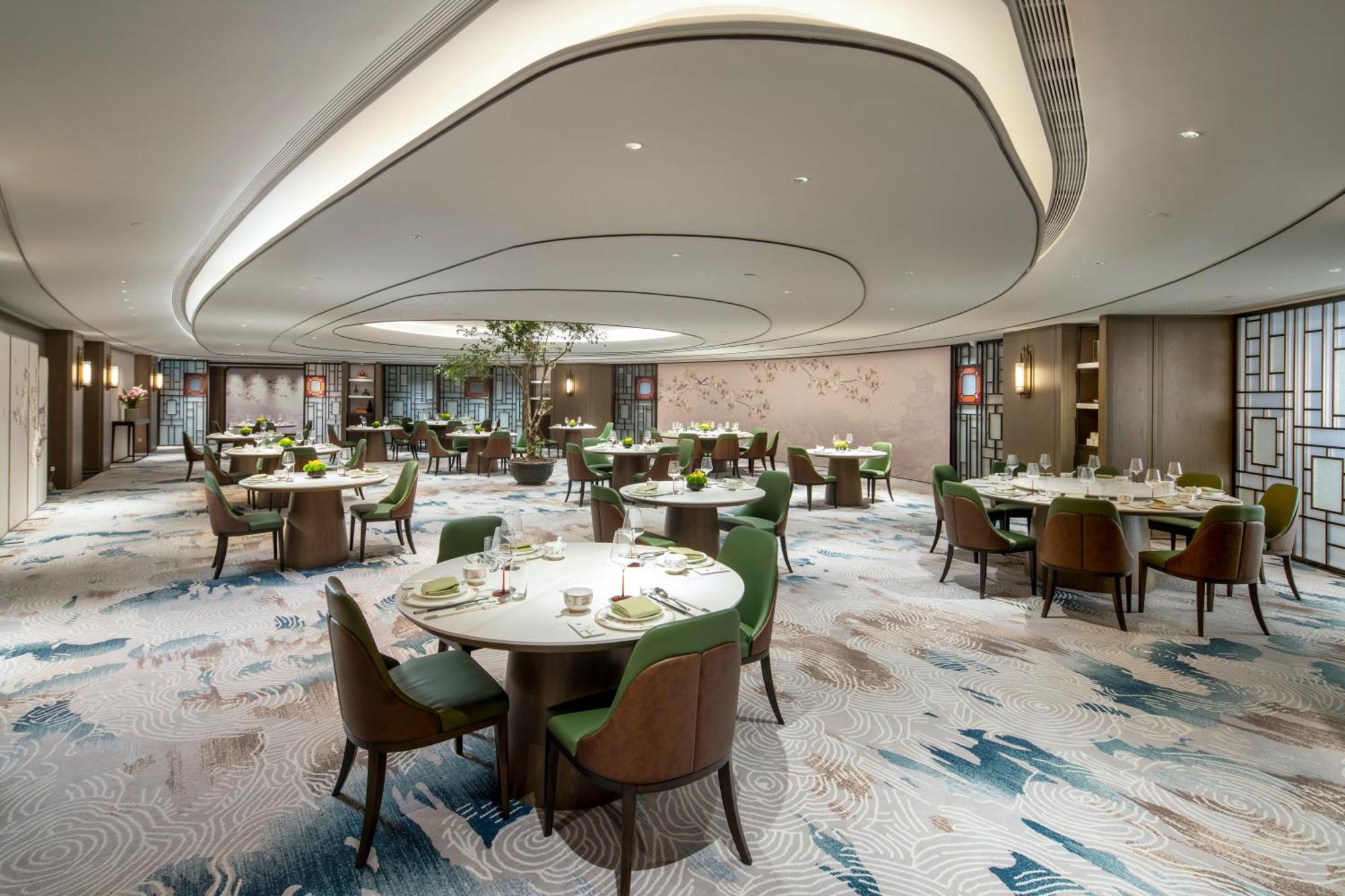Hotel Yuexiu Guangzhou, Curio Collection By Hilton-free Shuttle Between And Exhibition Center During Fair Period & Exhibitor Registration Counter & Halal Food 5*