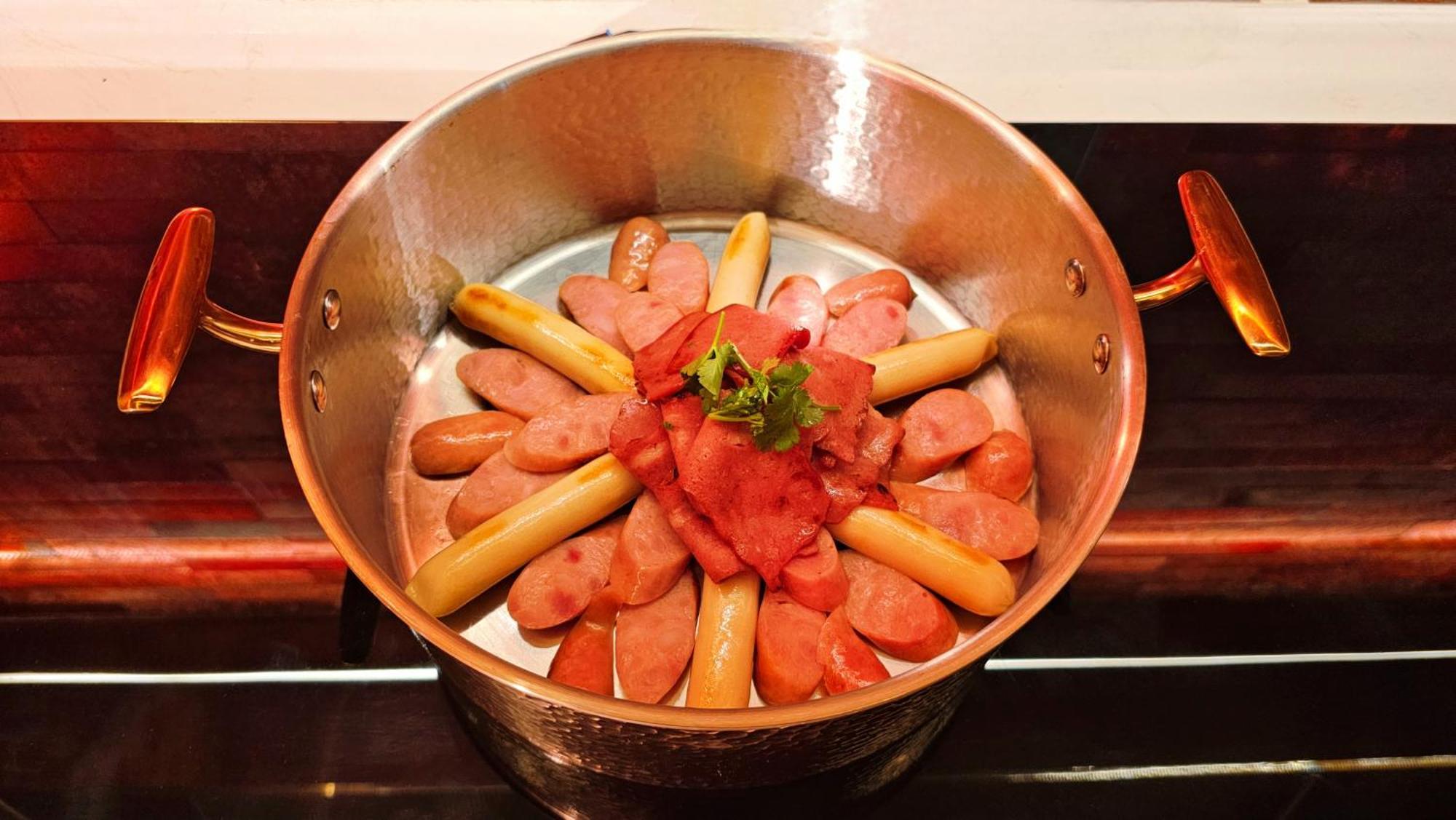 Echarm International Hotel Zhujiang New Town Wuyangcun Metro Station - Free Deliver Service To Canton Fair Complex Once A Day During Canton Fair Period Hotel