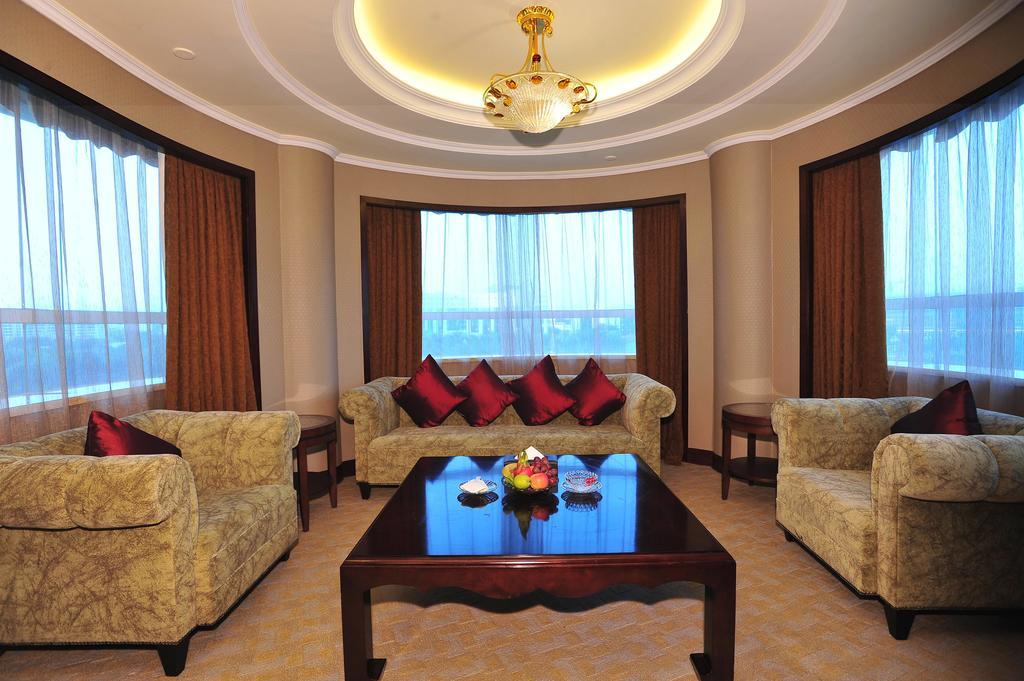 The Royal Marina Plaza Hotel 5*