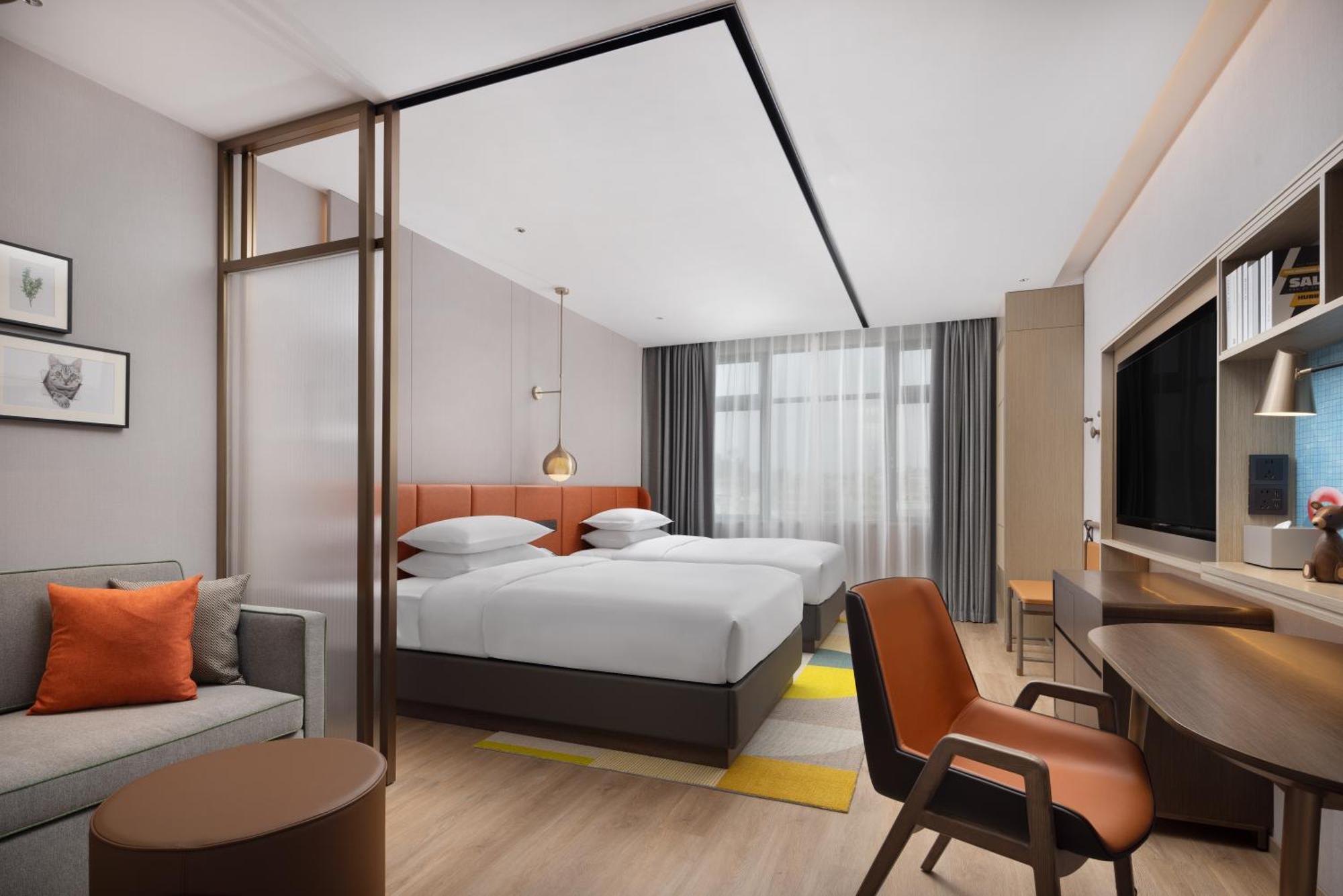 Hotel Home2 By Hilton Baiyun International Airport Branch - Free Shuttle Bus To Baiyun International Airport & Free Deliver Service To Fair Complex During Fair Period 4*